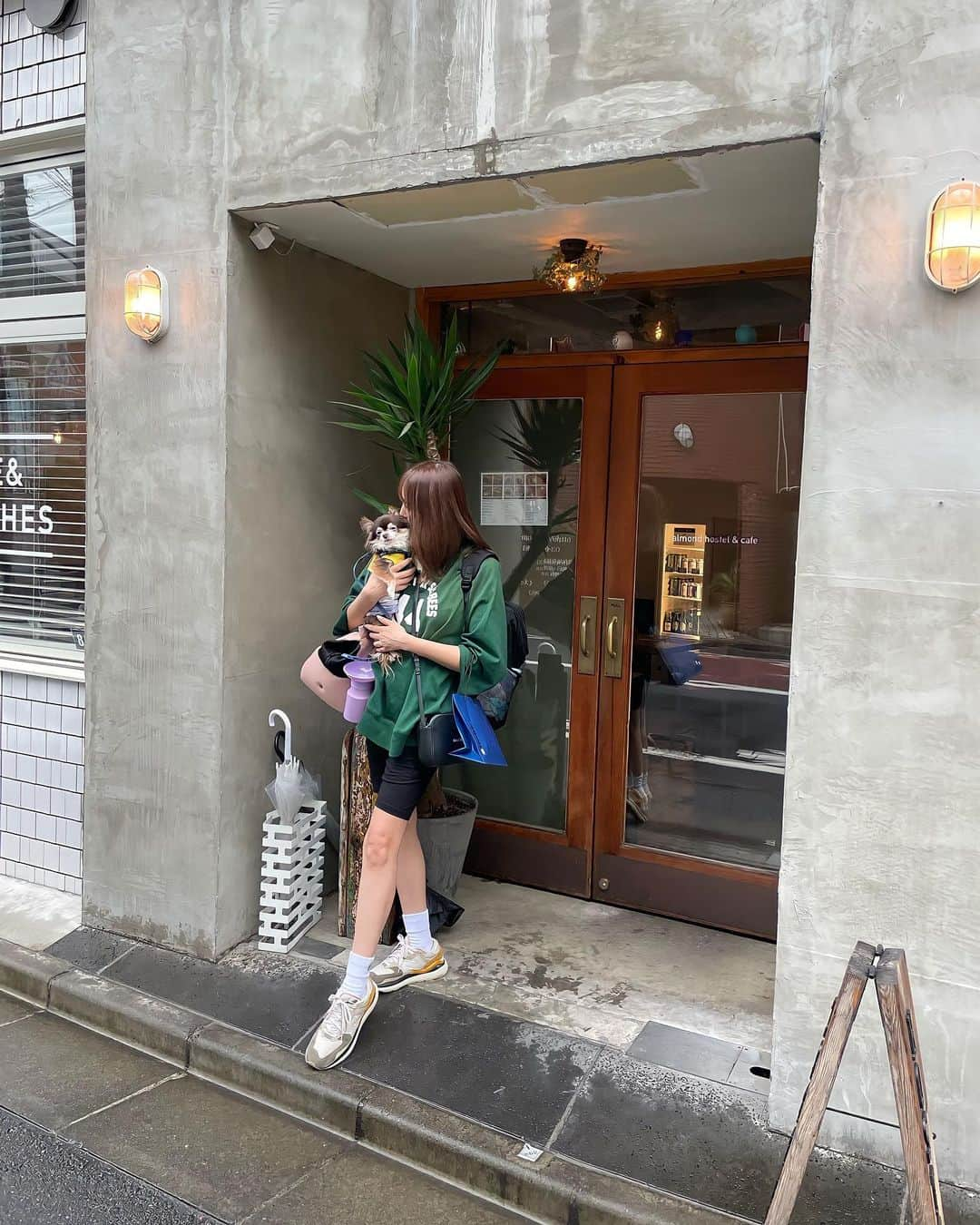 七瀬美月さんのインスタグラム写真 - (七瀬美月Instagram)「almond hostel and cafe ☕️🐶 お久しぶりのさきまると🩵🐻‍❄️  ここのdogcafe行ってみたくて行けて嬉しい🩶☕️  こぐまる久々だったからか仲良く遊べなかった😂 雨だったから次は晴れの時にドックランへいきましょ🌞  photo📷´- @manami_aramichi 🪻🪷  #代々木八幡#代々木cafe #膝小僧に顔あるw#☔️ #almondhostelandcafe  #dogcafe#東京dogcafe  #ランチ#🐶🐶🐶#カフェ巡り #太ったけどさきが細く撮ってくれた😂 #バイカーショーツ#賛否w#code#ootd」5月11日 19時16分 - yskwask1114