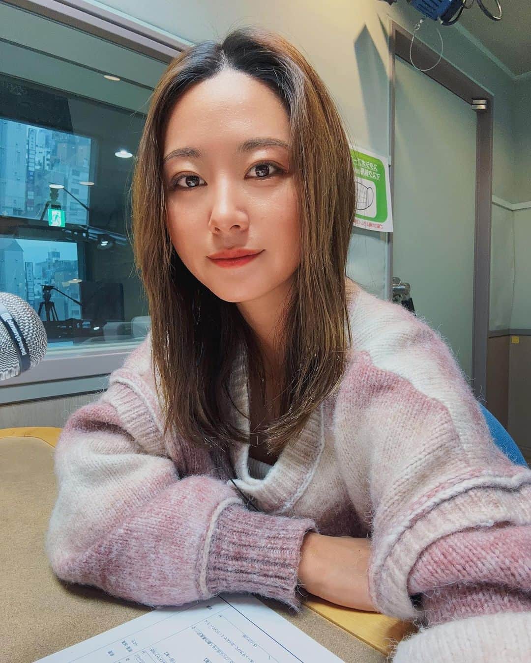 のインスタグラム：「📻出演情報📻  5/10(水)25:00〜25:30 3回目の【ハマビジ!】出演でした✨  逃してしまった方がたくさんいらっしゃると思いますので、『radiko』アプリにてご視聴ください🎧  今回は1st写真集『かいら。』についてたくさん質問もしてもらい、面白いコーナーも作って下さりとても楽しいお話しができました💕  夏紀さん、栗原さん楽しい時間をありがとうございました✨  #ハマビジ #ラジオ日本 #radiko  #白波瀬海来　  #gravure #talent #bodyboard #dj #競馬  #ボディボード　 #beauty #fashion」