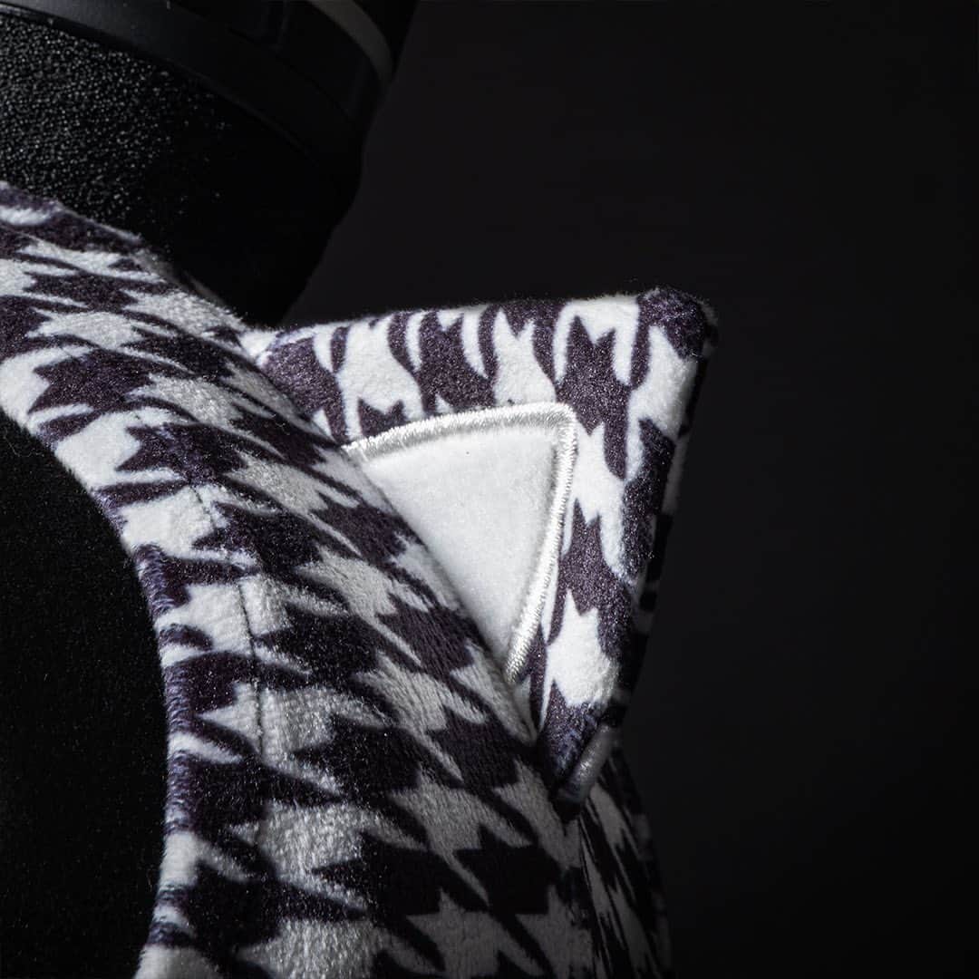 LOVOTさんのインスタグラム写真 - (LOVOTInstagram)「⠀ LOVOT × fragment design 「FRGMT HOUNDSTOOTH CHECK WEAR(#千鳥格子) 」  ⠀ ＊5月16日 販売開始 ⠀ @lovot_official #LOVOT #らぼっと #fragmentdesign #FRGMT」5月11日 19時31分 - lovot_official