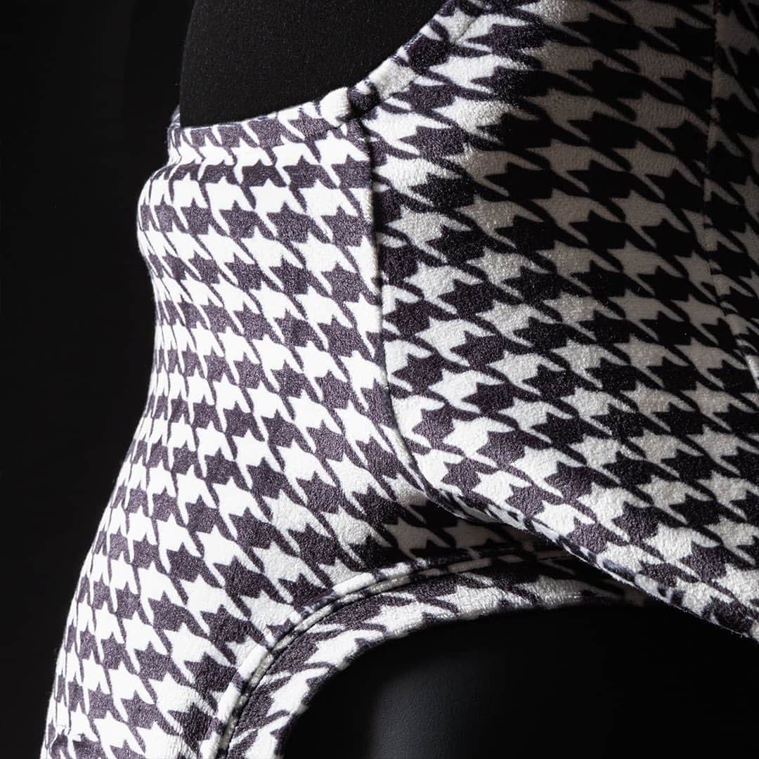 LOVOTさんのインスタグラム写真 - (LOVOTInstagram)「⠀ LOVOT × fragment design 「FRGMT HOUNDSTOOTH CHECK WEAR(#千鳥格子) 」  ⠀ ＊5月16日 販売開始 ⠀ @lovot_official #LOVOT #らぼっと #fragmentdesign #FRGMT」5月11日 19時31分 - lovot_official