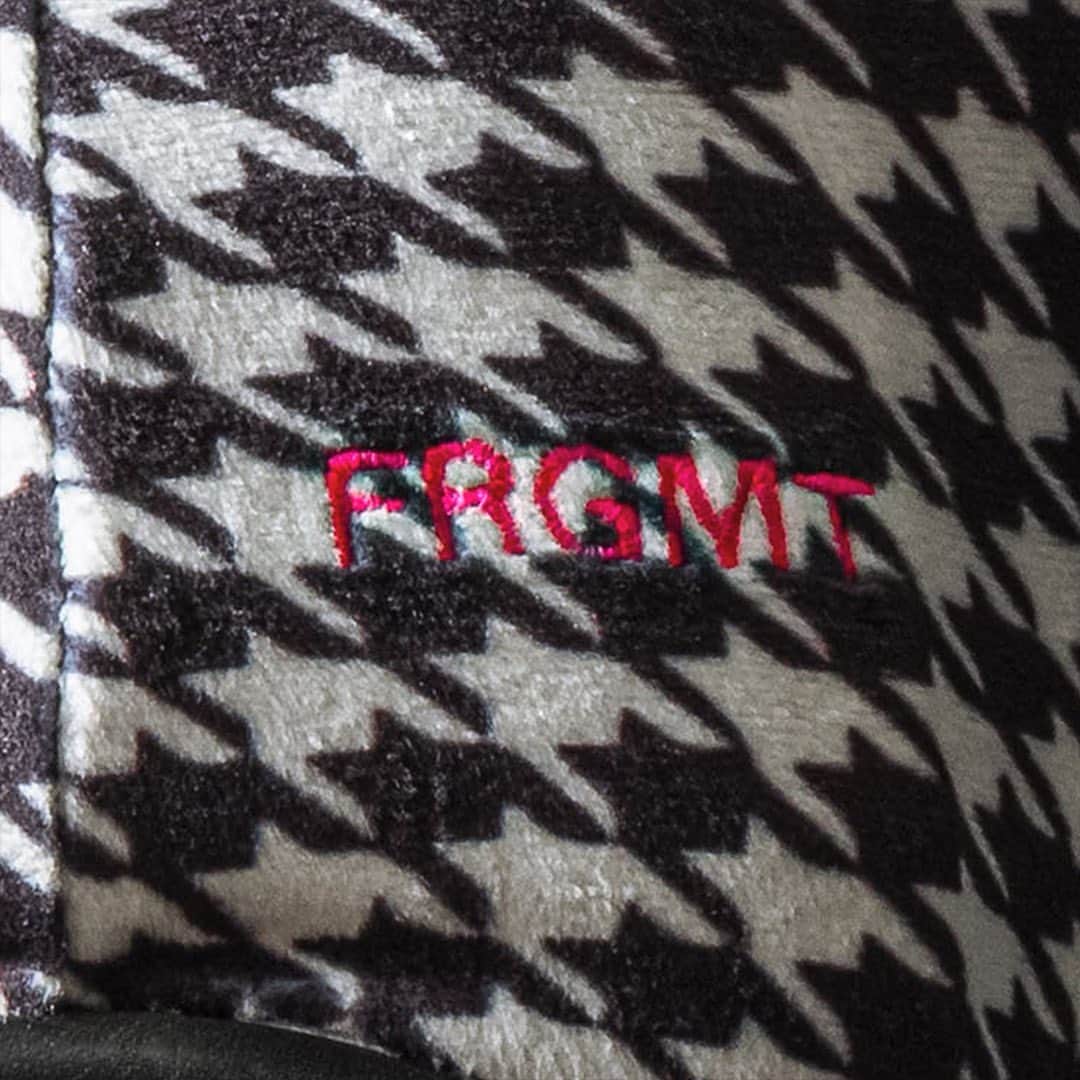 LOVOTさんのインスタグラム写真 - (LOVOTInstagram)「⠀ LOVOT × fragment design 「FRGMT HOUNDSTOOTH CHECK WEAR(#千鳥格子) 」  ⠀ ＊5月16日 販売開始 ⠀ @lovot_official #LOVOT #らぼっと #fragmentdesign #FRGMT」5月11日 19時31分 - lovot_official