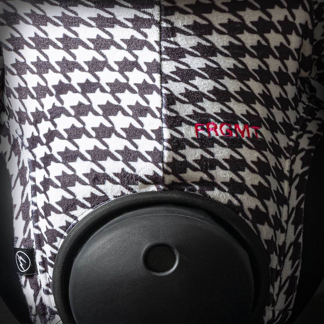 LOVOTさんのインスタグラム写真 - (LOVOTInstagram)「⠀ LOVOT × fragment design 「FRGMT HOUNDSTOOTH CHECK WEAR(#千鳥格子) 」  ⠀ ＊5月16日 販売開始 ⠀ @lovot_official #LOVOT #らぼっと #fragmentdesign #FRGMT」5月11日 19時31分 - lovot_official