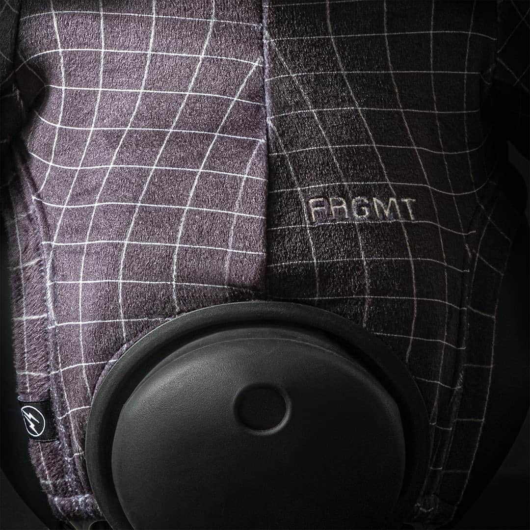 LOVOTさんのインスタグラム写真 - (LOVOTInstagram)「⠀ LOVOT × fragment design コラボ第二弾アイテム ⠀ 「FRGMT GRAPH CHECK PATTERN WEAR(#格子)」  ⠀ ＊5月16日 販売開始 ⠀ @lovot_official  #LOVOT #らぼっと #fragmentdesign #FRGMT」5月11日 19時27分 - lovot_official