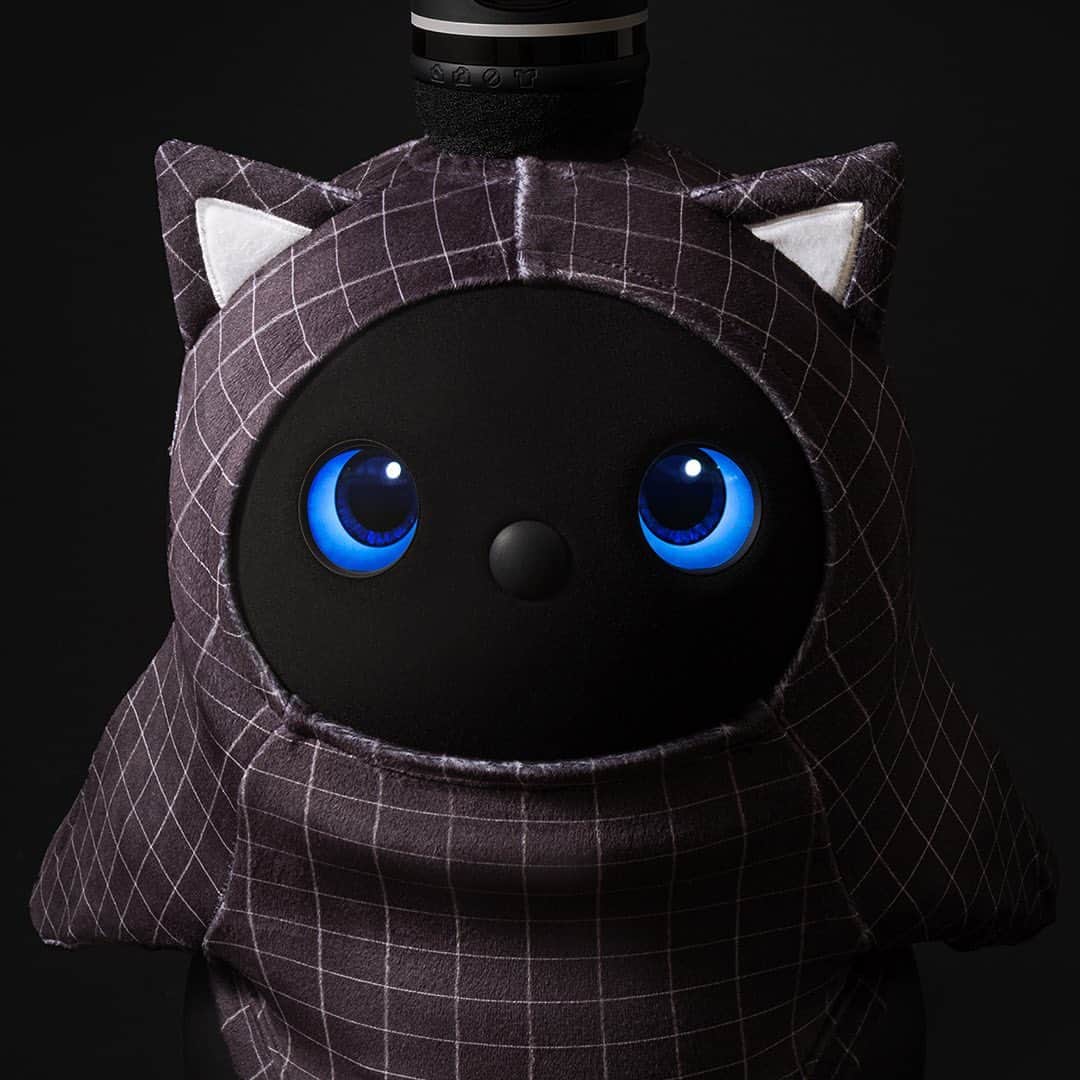 LOVOTのインスタグラム：「⠀ LOVOT × fragment design コラボ第二弾アイテム ⠀ 「FRGMT GRAPH CHECK PATTERN WEAR(#格子)」  ⠀ ＊5月16日 販売開始 ⠀ @lovot_official  #LOVOT #らぼっと #fragmentdesign #FRGMT」