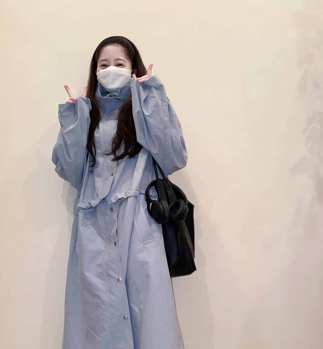 雪嶋桃葉のインスタグラム：「水色や青が好き。 ☺︎✌︎ でもピンクや紫も好き。 元気をくれる気がするから、好きなのだ〜。」
