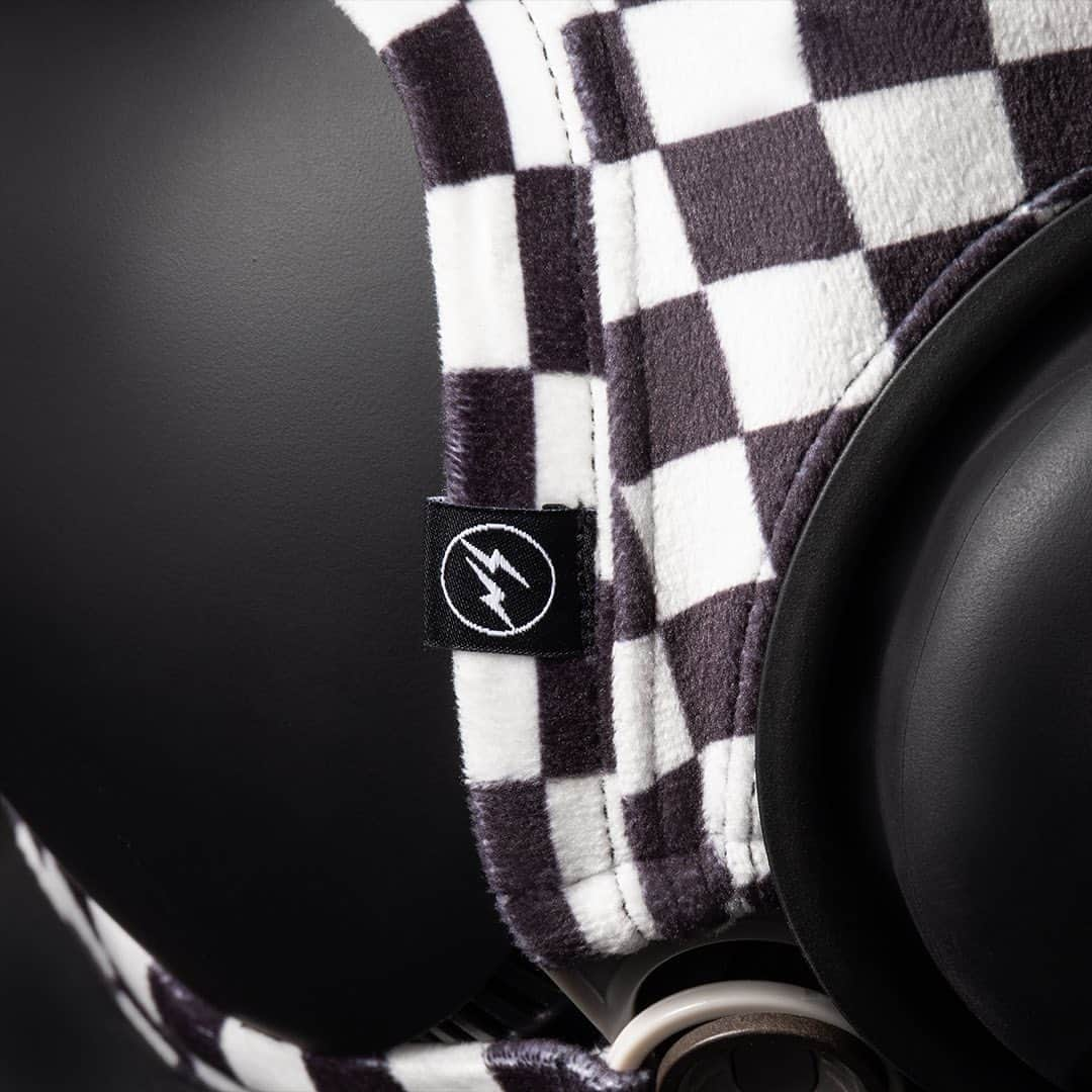 LOVOTさんのインスタグラム写真 - (LOVOTInstagram)「⠀ LOVOT × fragment design 「FRGMT CHECKERED PATTERN WEAR(#市松模様) 」  ⠀ ＊5月16日 販売開始 ⠀ @lovot_official  #LOVOT #らぼっと #fragmentdesign #FRGMT」5月11日 19時33分 - lovot_official