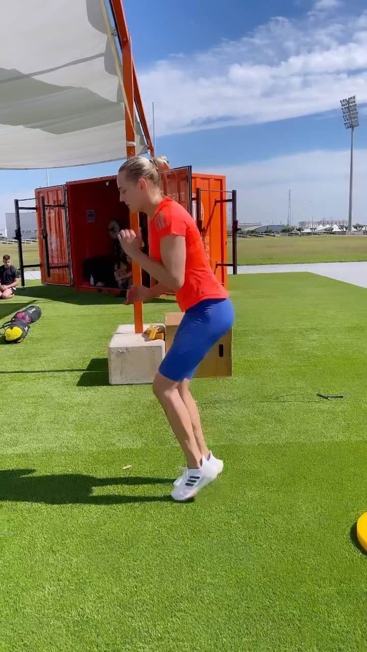 ダリア・ビロディドのインスタグラム：「#training」