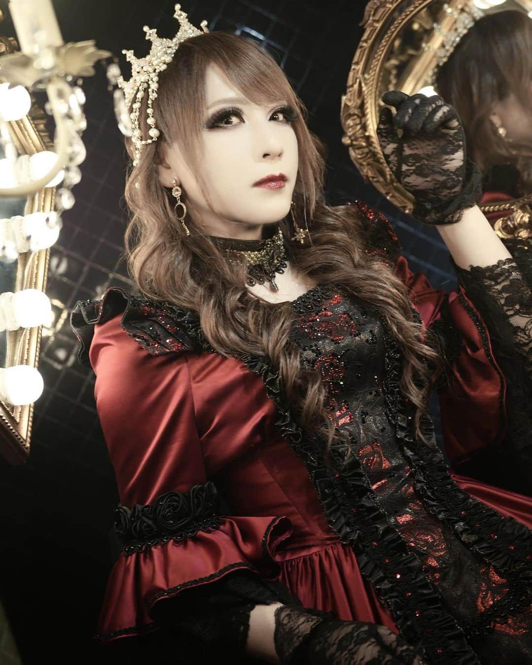 のインスタグラム：「#HIZAKI #Versailles」