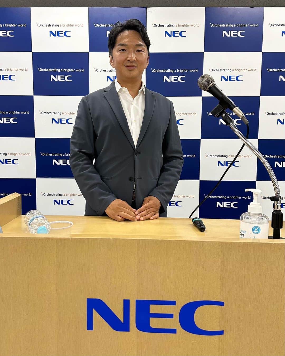 SHINDODAISUKEのインスタグラム：「#NEC様 #講演 #ありがとうございました  #見事なつぶり方 ＃ん？変わらない？」