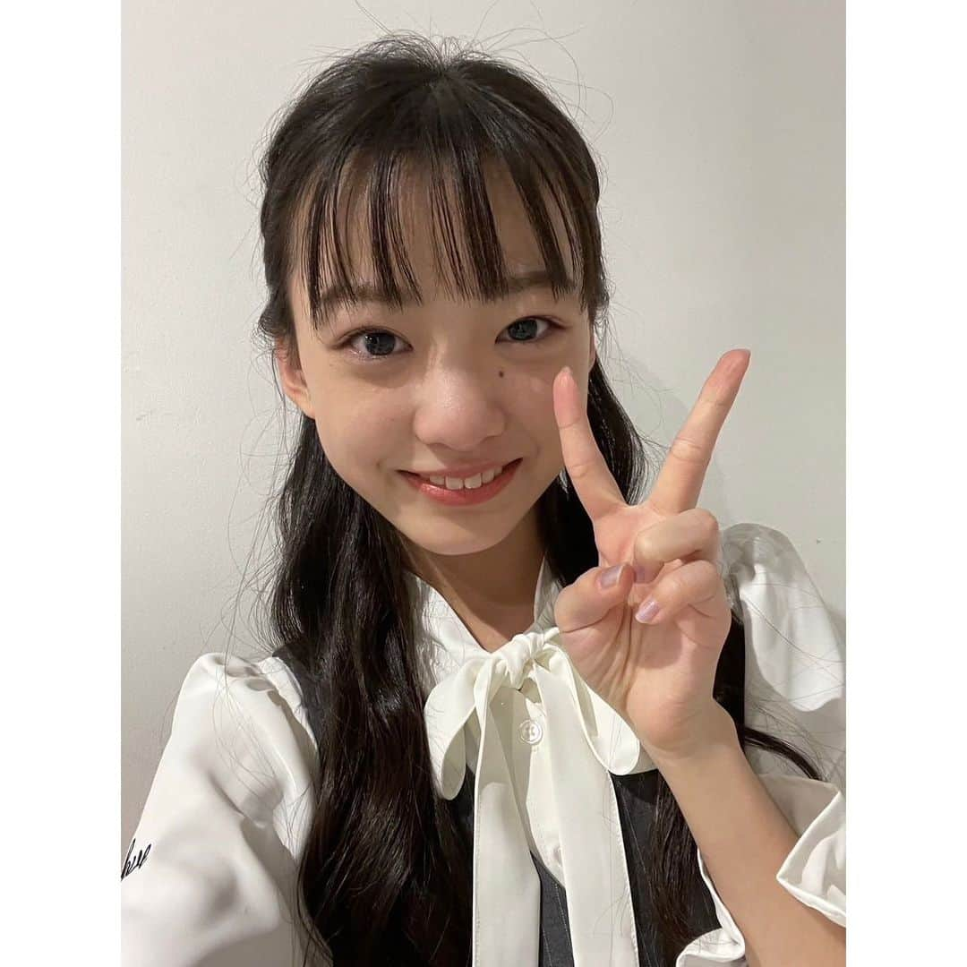 鎌田英怜奈さんのインスタグラム写真 - (鎌田英怜奈Instagram)「💐 キラピチネットにて ラストブログを投稿していただきました🌟*.ﾟ  この日も笑顔の絶えない現場だったのに、 卒業式が始まってすぐに涙が出ていました。 なんだか色々と腫れぼったい気がしますが､､､🥹📷  そして、キラピチTV(YouTube)では 【ヘアメイクの裏側　〜エレナ篇〜】が 新たにアップされました💄✨ ぜひこちらもご覧ください🤍  #キラピチ #キラモ #Gakken さん #宝物 #鎌田英怜奈」5月11日 19時45分 - k_erena_ta