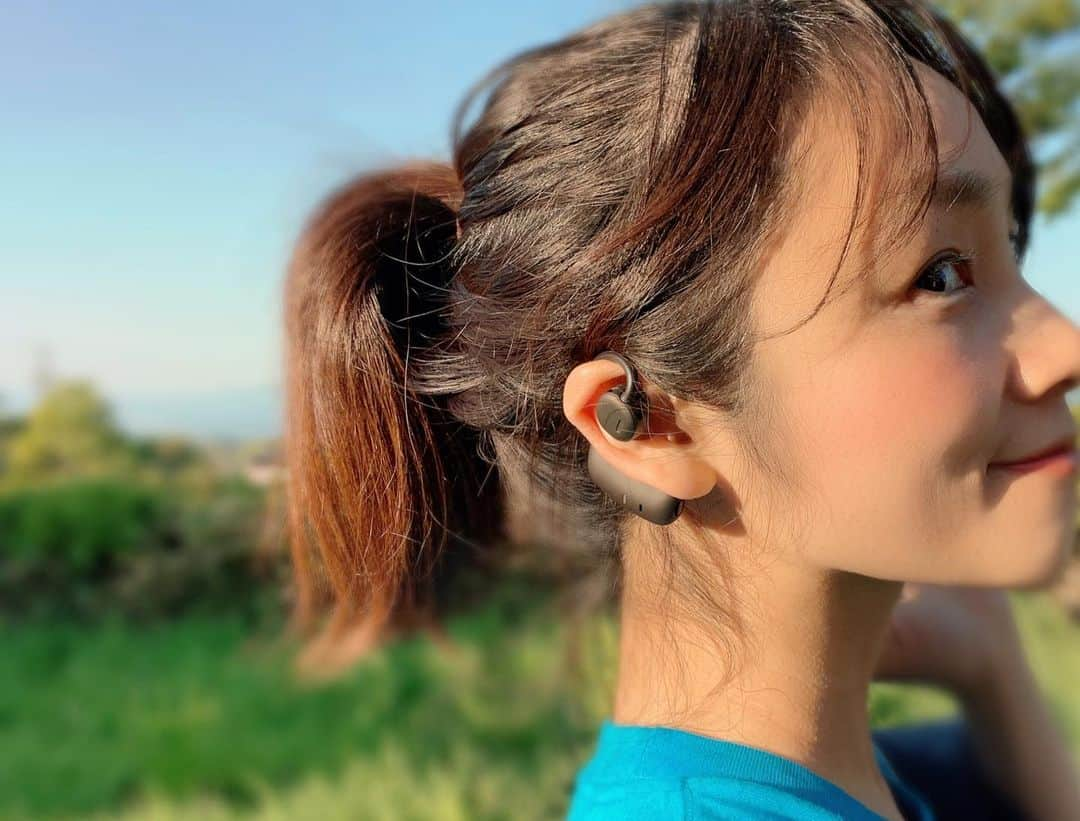 野村日香理さんのインスタグラム写真 - (野村日香理Instagram)「こんばんは♡ 今朝は音楽を聴きながら久しぶりに朝ラン＆おうちヨガしたよー！気持ちよかったです✨ 🎧は耳をふさがない @nwm_jp 。 NTTの新技術世界初のPSZ機能搭載で音漏れを防ぎながら周囲の音や声がバランスよく聞こえるので運動中や通勤中のながら聴きにぴったりだよ〜♡ 1年保証付きでした☺︎ 夜はのんびり読書します♪📚 今日も一日お疲れ様でした（´-`）.｡oO #こんばんは#朝ラン#ヨガ#イヤフォン#音楽のある生活#nwm#ヌーム#ながら聴き#pr#ながらトレ#運動#ながらヨガ#日常」5月11日 19時46分 - nomura.hikari