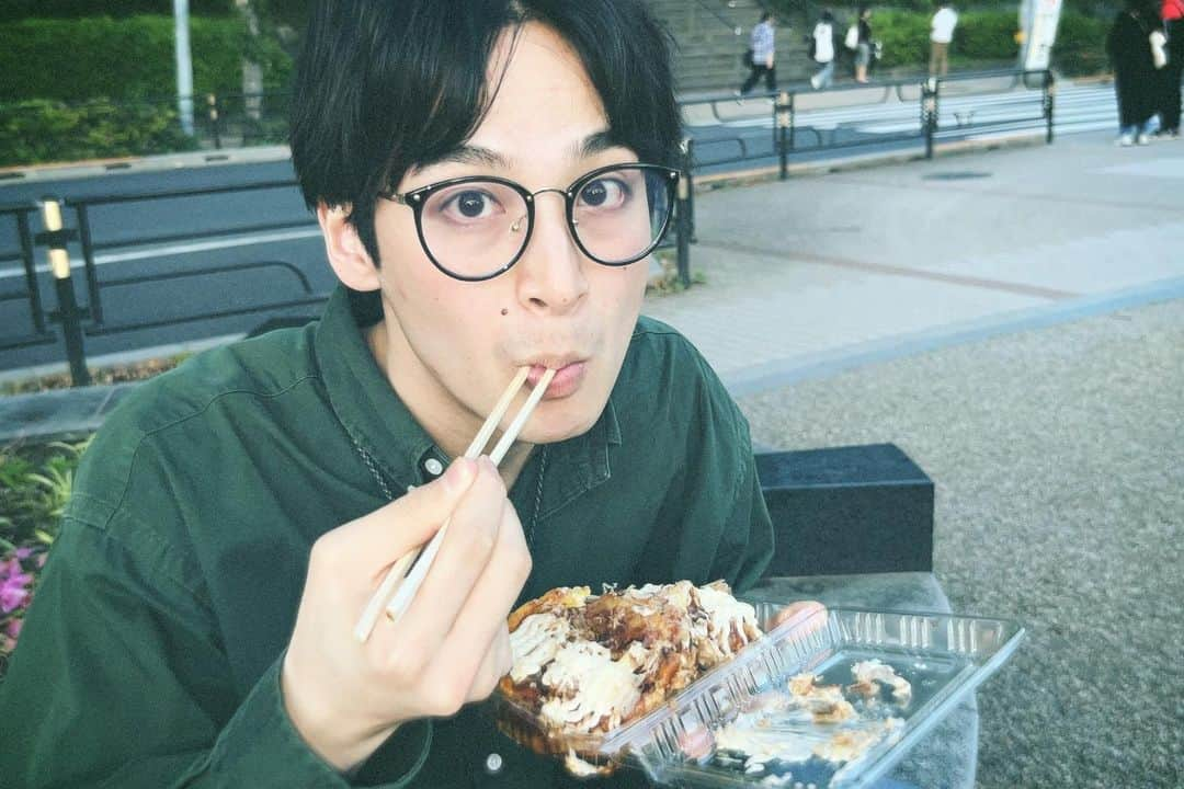 山下航平のインスタグラム：「お好み焼き(のようなもの)を食らう」