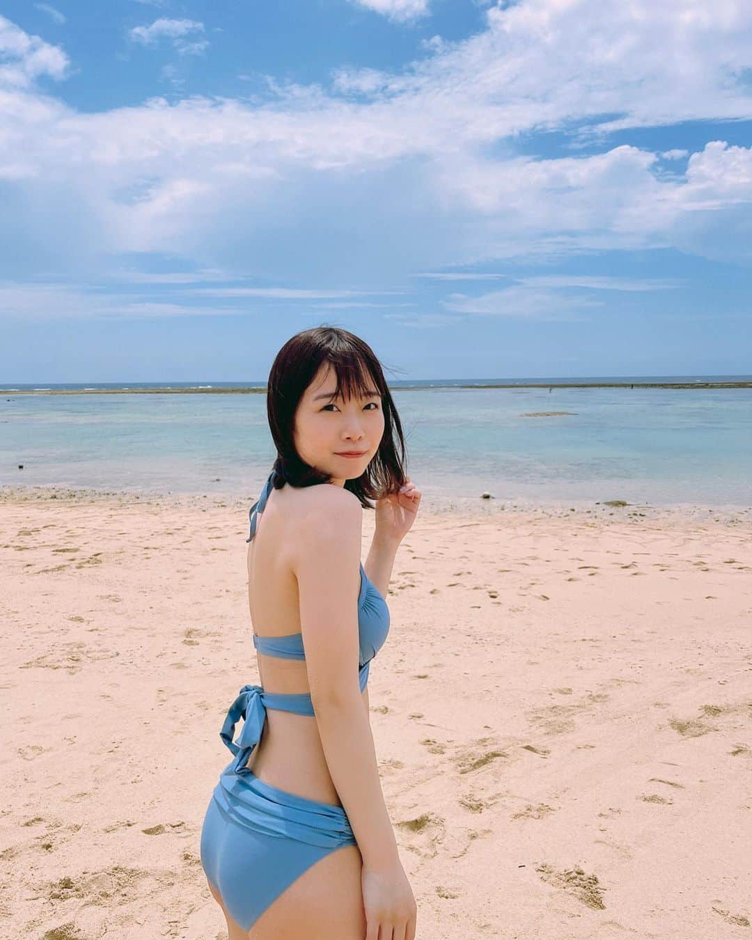 渡辺まおさんのインスタグラム写真 - (渡辺まおInstagram)「海🏝  風強すぎ、日差し強すぎで目があかなかった、、、😂」5月11日 19時55分 - ai_jinno_
