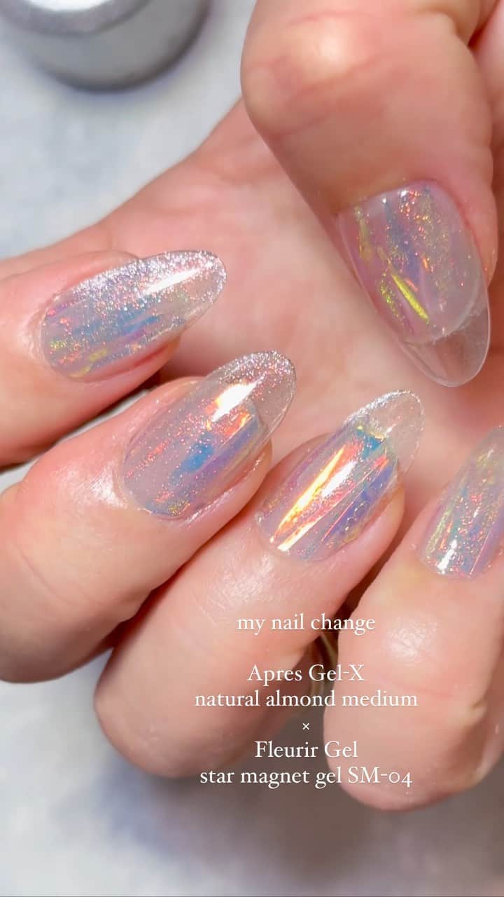 埜藤理恵のインスタグラム：「my nail change♪  Apres Gel-X new tips natural almond medium @apresnailjapan  @apresnailofficial  × Fleurir Gel @spacenail_fleurir @dnagel_spacenail  star magnet gel SM-04  BWJイベント用にやっとマイネイルチェンジ♡ アプレの装着前にチップ裏にオーロラフィルムを 仕込んでマグネットを塗っただけ☺️💪🏻 簡単綺麗で薄い♪  Rie Nofujiプロデュース @tree01official エプロン 好評発売中  □ Renée professional brush シリーズ ＊オーバル ＊トップフレンチ ＊スマートフラット Renée web shop 全国ネイルディーラーにて発売中 プロフィールURLより飛べます  □ 店舗詳細 ⇩ 大阪府大阪市北区堂山町1-2 R&Eビル3階 am10:00〜pm20:00 JR大阪駅から徒歩7分 阪急梅田駅から徒歩7分 御堂筋梅田駅から徒歩7分  ご予約は サロンの公式LINEより受け付けております。 @rrieenee プロフィールURLより LINE飛べます。 LINEにて行き方動画も配信しておりますので ご参考くださいませ」