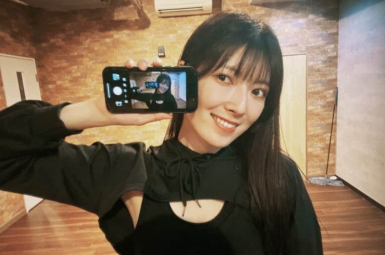 日下部美愛のインスタグラム：「なんかこれ流行ってるみたいだからやってみた ⁡ ⁡  #selfie #黒髪 #黒髪ロング  #動漫 #粉我 #角色扮演 扮演 #时装 #时装模特 #自拍 #animegirl #instagood #followforfollowback #japan  #idol #followme」