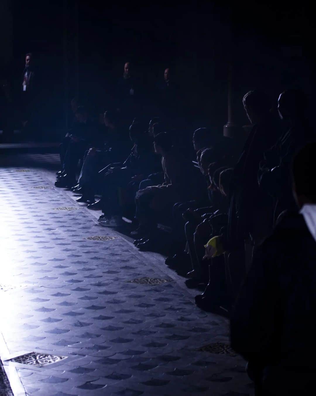 のインスタグラム：「Throwback Paris Fashion Week.  #UMAWANG + #RIGARDS 2023AW  #PARISFASHIONWEEK #HANDMADEFORYOURFACE  Photography @tinellish」