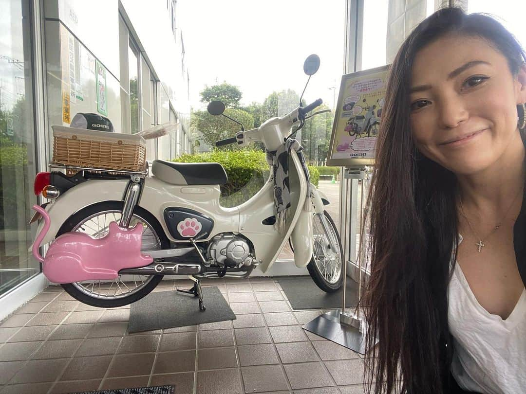 福山理子さんのインスタグラム写真 - (福山理子Instagram)「熊本 去年の9月🌕 たのしい、バイクに、たくさんあえたよ  #スーパーカブ #猫カブ #ゴールドモンキー  #goshi #合志技研工業株式会社  さん #熊本野菜 #オクラ #supercub #minibike ＃カブ女 #バイク女子 #motercyclegirl  #バイクモデル #motercyclemodel」5月11日 20時07分 - rikofukuyama