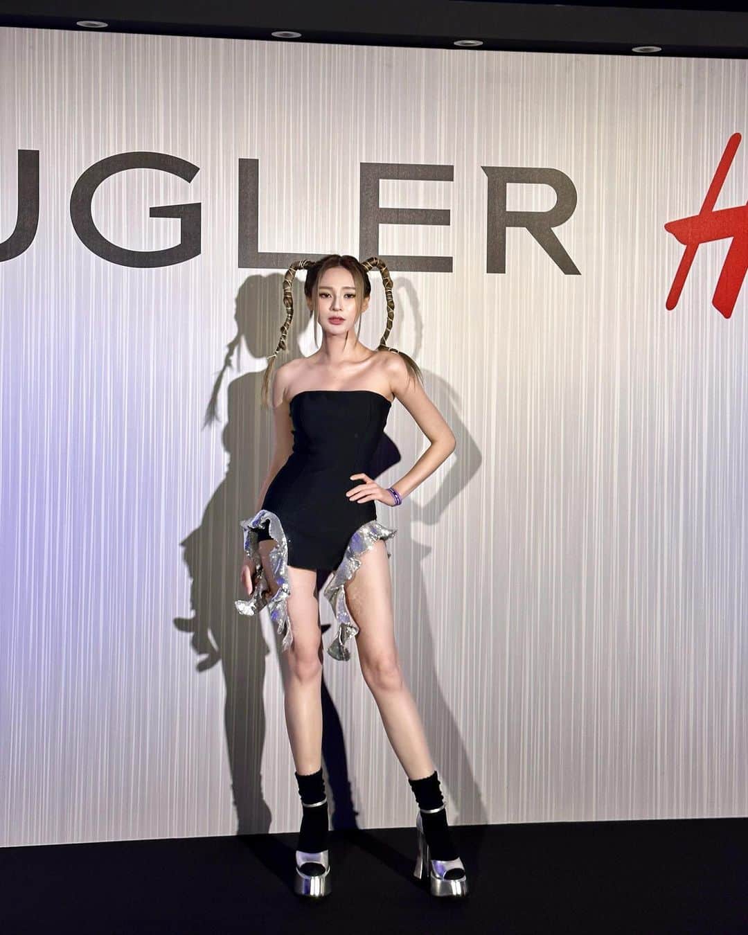 Yumi Wongのインスタグラム：「你準備好了嗎？❤️‍🔥🔥  #MuglerHm #Muglerxhm」