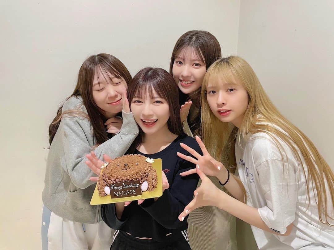 廣川奈々聖のインスタグラム：「気づけば23歳ラストの日🌷 ⁡ リハの合間に、皆がサプライズでお祝いしてくれて とってもはぴな日となりました ありがとう꒰ᐡ⌯ ·̫ ⌯ᐡ꒱♡ ⁡ ⁡ もこもこお犬さんのケーキ🐶🐾🎂 ⁡ ⁡ ⁡ ⁡ ⁡  #わーすた」