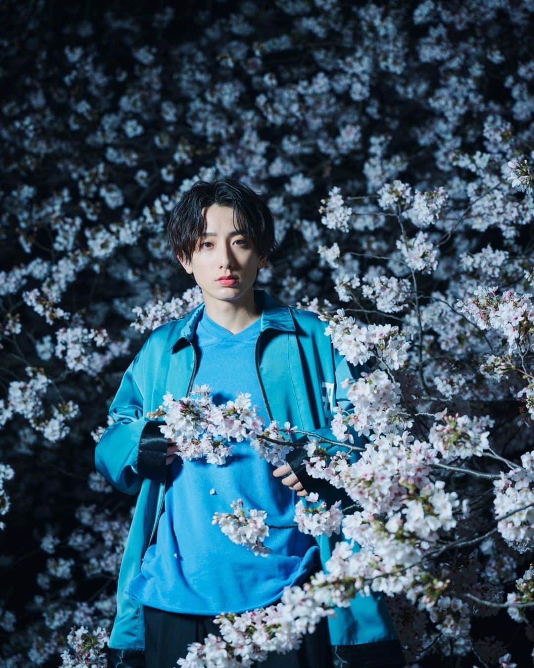 小西詠斗のインスタグラム：「江隈さんに撮って貰った② 🌸📸  Styling : MUZE GALLERY  @muze_tokyo @muze_gallery @siva0516 Hair & Make : Hyo @hyoworks  Photography : Reishi Eguma @eguma」