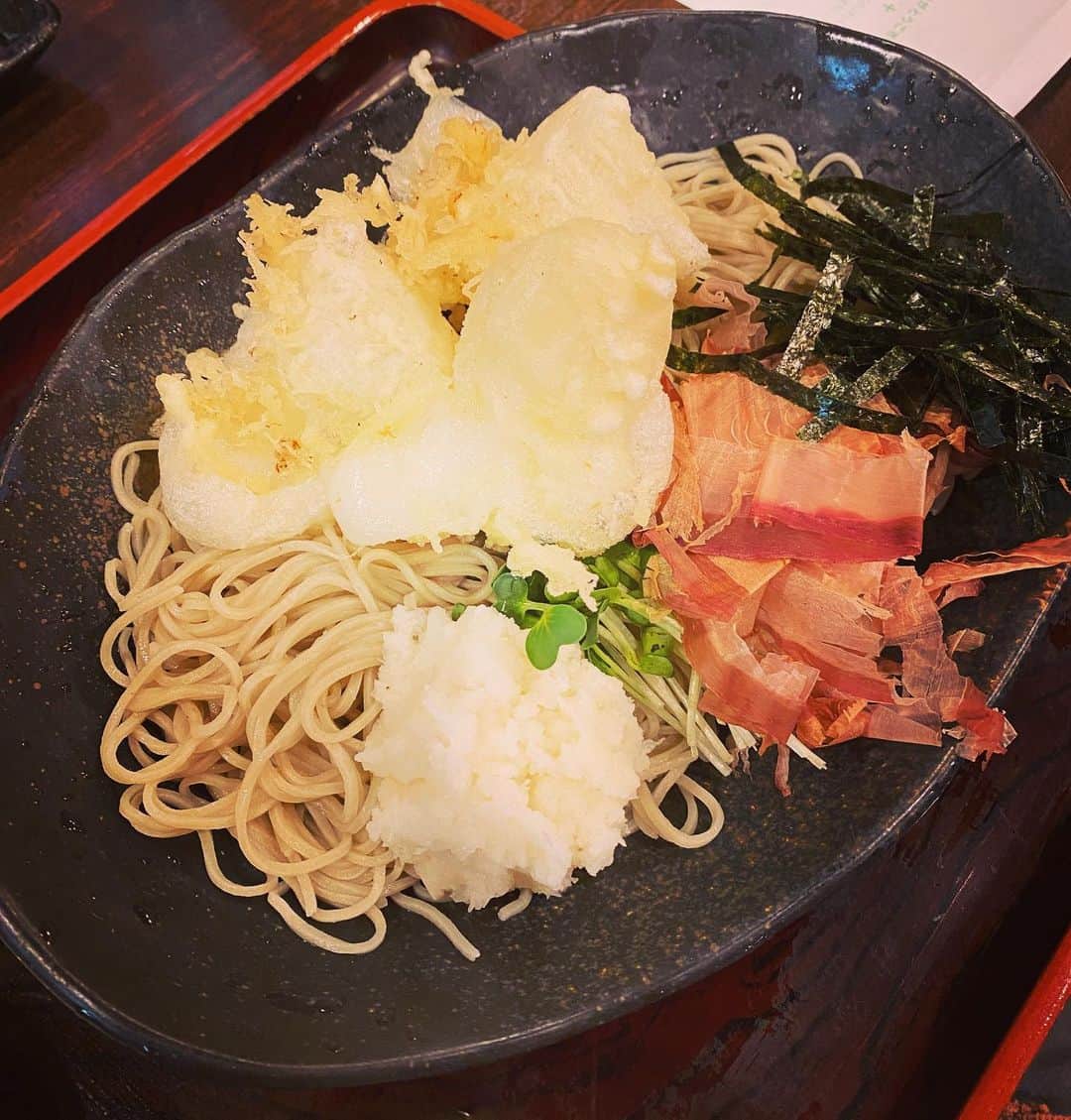 関智一のインスタグラム：「今日は辛味大根力そばに鴨スモーク！ 美味しゅう御座いました♪  #そば」