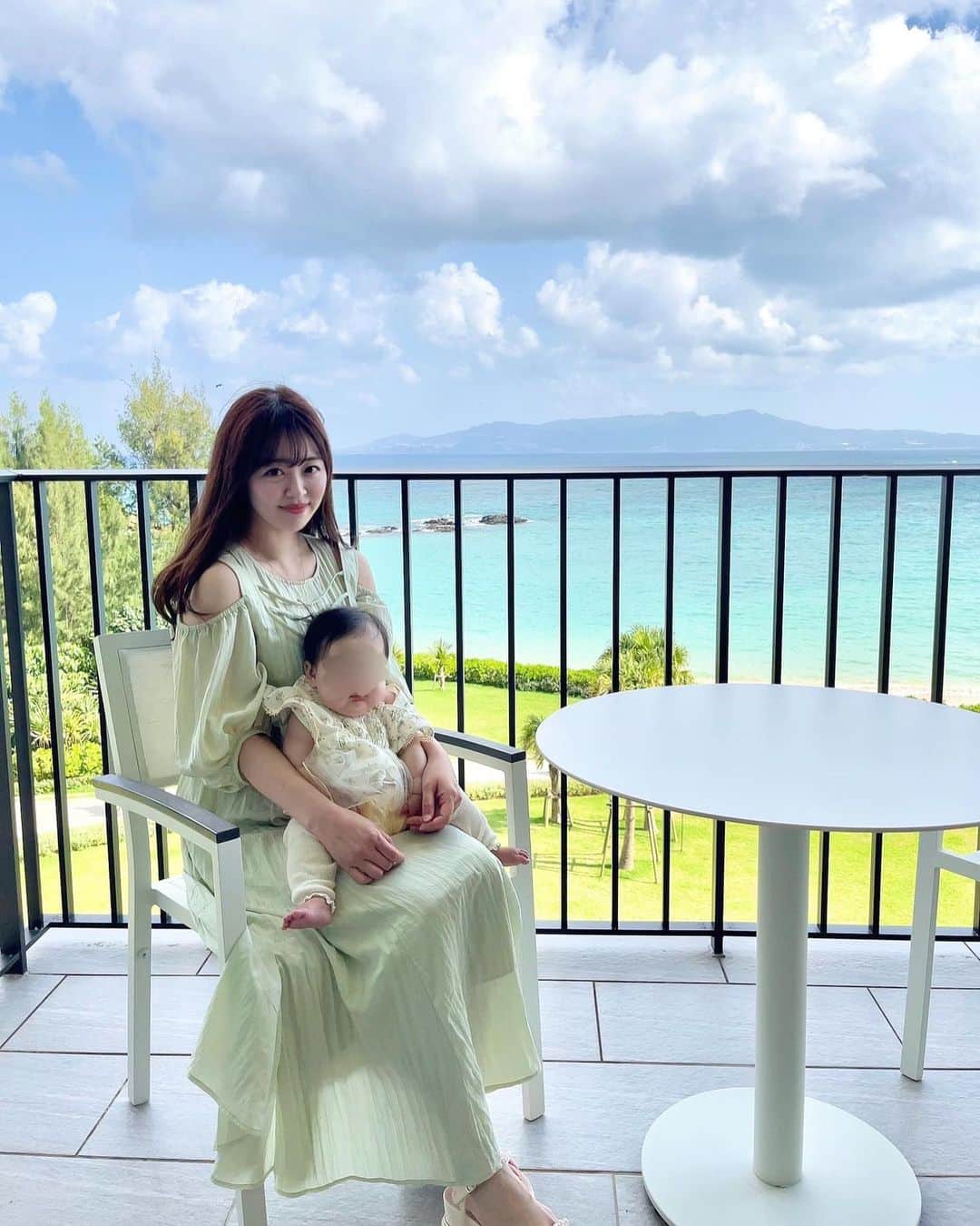 めぇたんのインスタグラム：「. こんばんは🌙  またまたインスタの更新が1ヶ月くらいあきました🐌 GWも終わってしまいましたが我が家は家族旅行で沖縄へ✈️🏝 子供達初めての飛行機から始まり、ドキドキしましたが もうめちゃくちゃ癒された。 たくさん写真撮ったのでちゃんとインスタにも上げたい🙏🏻  #沖縄 #沖縄旅行 #家族旅行 #子連れ旅行 #子連れ沖縄 #生後7ヶ月 #女の子ベビー #女の子ママ」