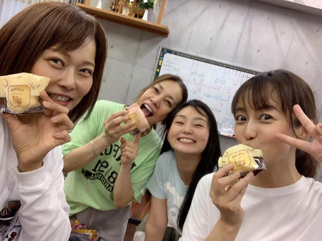 及川奈央さんのインスタグラム写真 - (及川奈央Instagram)「本日の #更地祭 W稽古も終了！   #更地SAKURA 女性キャスト4名での写真はそういえばお初でした♡  かよちゃん＆ゆかちゃん＆さえちゃんと。素敵なメンバーです✿ᵕ̈*  大好きな #コロットクレープ を差し入れしましたら皆さん喜んでくれてHappyでした♪  そのあとは #更地18 一部ネタの代役。  #田中真弓 さんの代役をやらせて頂くのもあと少しの間。 ご本人がいらっしゃってどのような作品になるのか、とても楽しみです！  さぁ、明日はSAKURA day🌸 頑張ります(ง •̀_•́)ง  舞台チケットはこちらから🌸 >>>> https://ticket.corich.jp/apply/252545/007/ ※ストーリーズから飛べます*⋆✈︎  皆様のご予約を心よりお待ちしておりますꕤ︎︎·͜·」5月11日 20時37分 - naooikawa