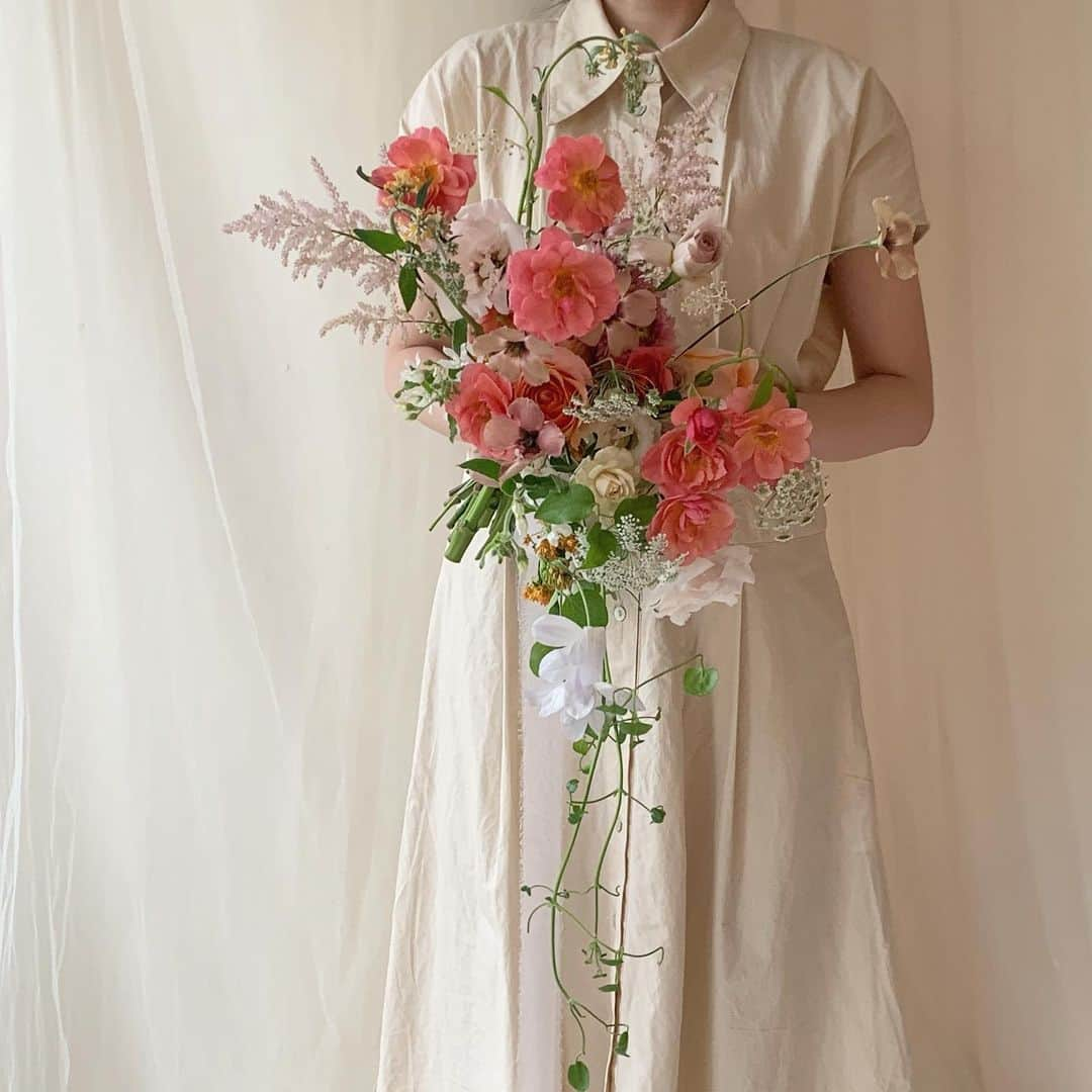 플로리스트 이주연 florist Lee Ju Yeonさんのインスタグラム写真 - (플로리스트 이주연 florist Lee Ju YeonInstagram)「. . Natural Bouquet 🤍 @vanessflower_bouquet  . #웨딩부케 #부케 #부케추천 #야웨웨딩 #촬영부케 #촬영용부케 #바네스부케 .  바네스플라워 VANESS FLOWER . Katalk ID vaness52 E-mail vanessflower@naver.com . Paypal payment possible . 서울시 중구 청파로464 브라운스톤서울 101동2806호 📞02-545-6813」5月11日 20時42分 - vanessflower