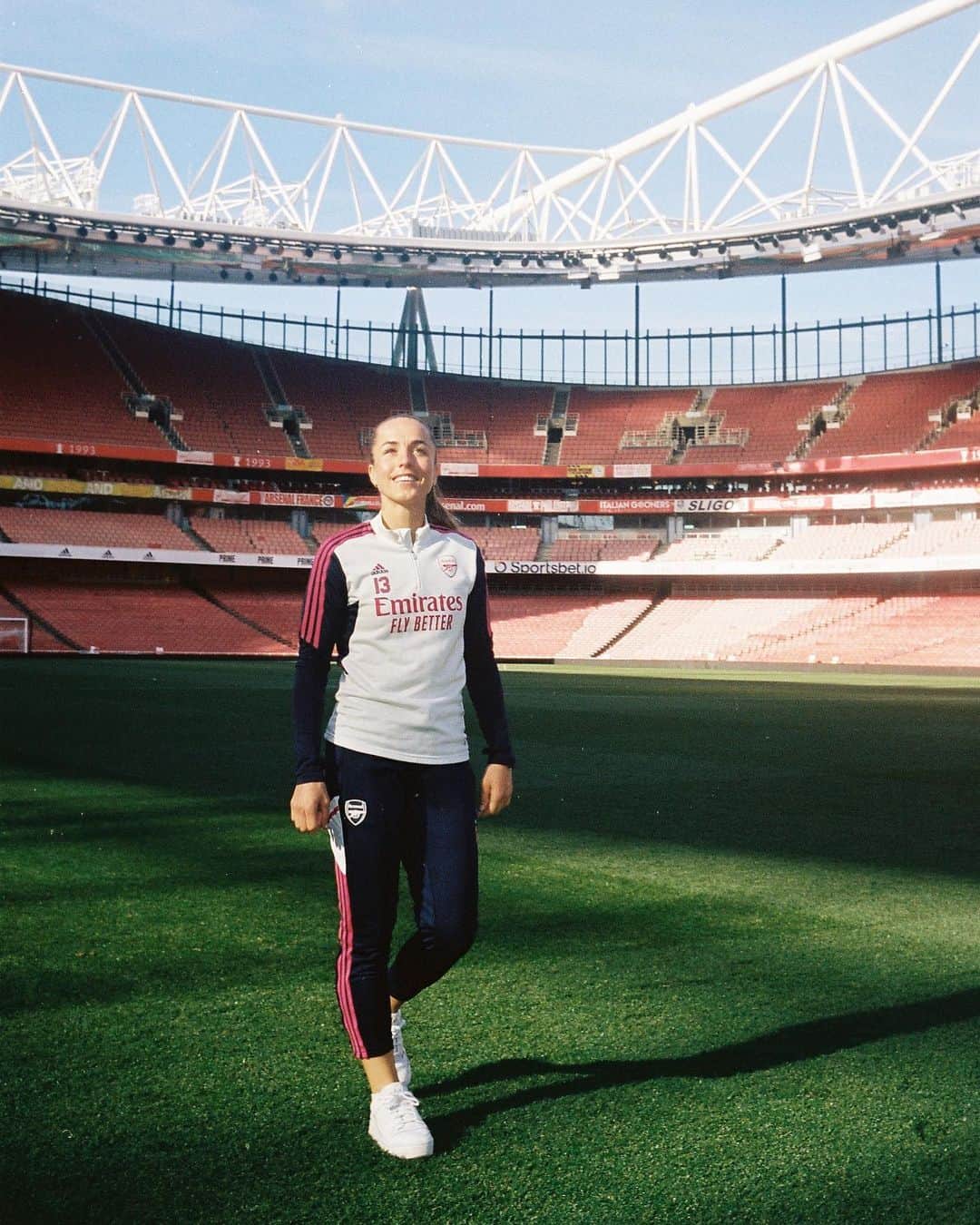 Arsenal Ladiesさんのインスタグラム写真 - (Arsenal LadiesInstagram)「Lia Walti at Emirates Stadium on film - this is your home 🥰」5月11日 20時51分 - arsenalwfc