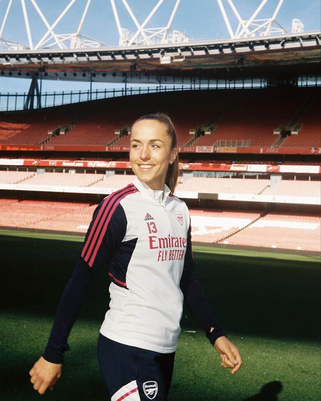 Arsenal Ladiesさんのインスタグラム写真 - (Arsenal LadiesInstagram)「Lia Walti at Emirates Stadium on film - this is your home 🥰」5月11日 20時51分 - arsenalwfc