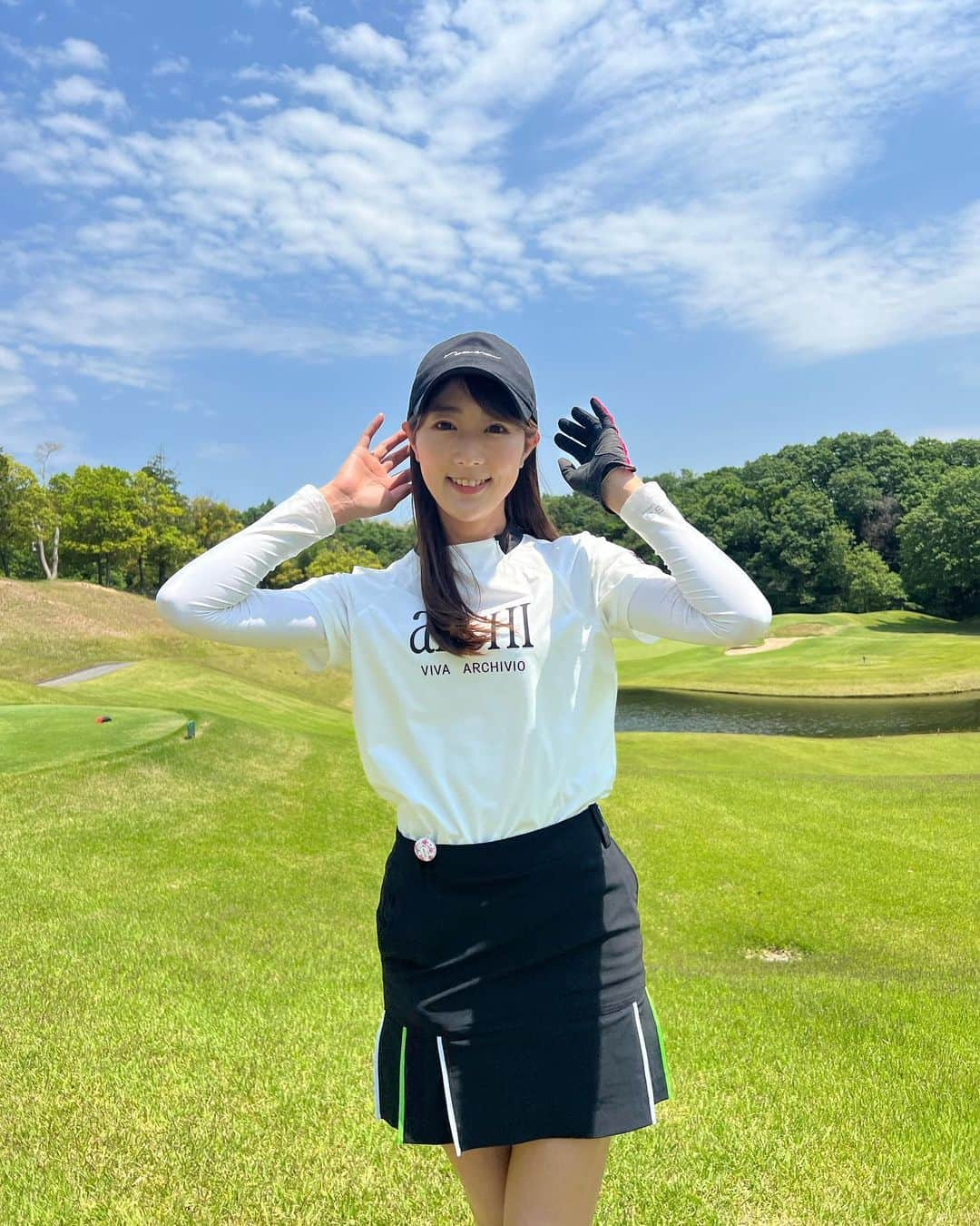 佐々木もよこさんのインスタグラム写真 - (佐々木もよこInstagram)「久々にラウンドに行けました😍⛳️  もう何度も雨で涙の中止が連続していたけど、今日は最高のゴルフ日和の中楽しくプレーできました🩷  しかも！  ベストスコア更新できました🥹✌️  やっぱり練習場に通っていたのは意味があった…😭  スコア的には微々たる進歩でお恥ずかしいのでまだ明かせませんがw 自分の中で確かな成長を感じられてとっっても満足🥺❤️❤️  修正ポイントも見つかったし！  いいぞ！もよこ！🫶🫶  は〜最高でした🥰💕💕  かわいいウエアでテンションもあがりっぱなし！→ @archivio.official   いい一日でした！🦦🌿✨  早くまた行きたい、、、！  #ゴルフ#ゴルフウェア #ゴルフコーデ #ゴルフスイング動画 #ゴルフ女子 #アルチビオ#archivio#golf」5月11日 20時55分 - moyoko_atom