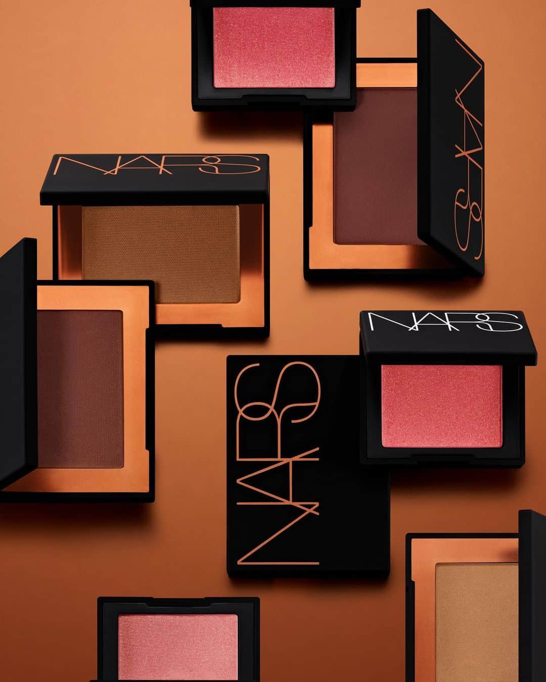 NARSさんのインスタグラム写真 - (NARSInstagram)「Mini size. Major style. Indulge cheeks in irresistible color anytime, anywhere with our travel-ready formulas of Blush and Bronzing Powder. Just swipe and glow.  Mini Blush delivers a weightless, natural-looking rush of cheek color in iconic shades Orgasm and Orgasm X.  Mini Laguna Bronzing Powder features finely milled powders to create a lit-from-within glow in five shades.」5月11日 21時07分 - narsissist