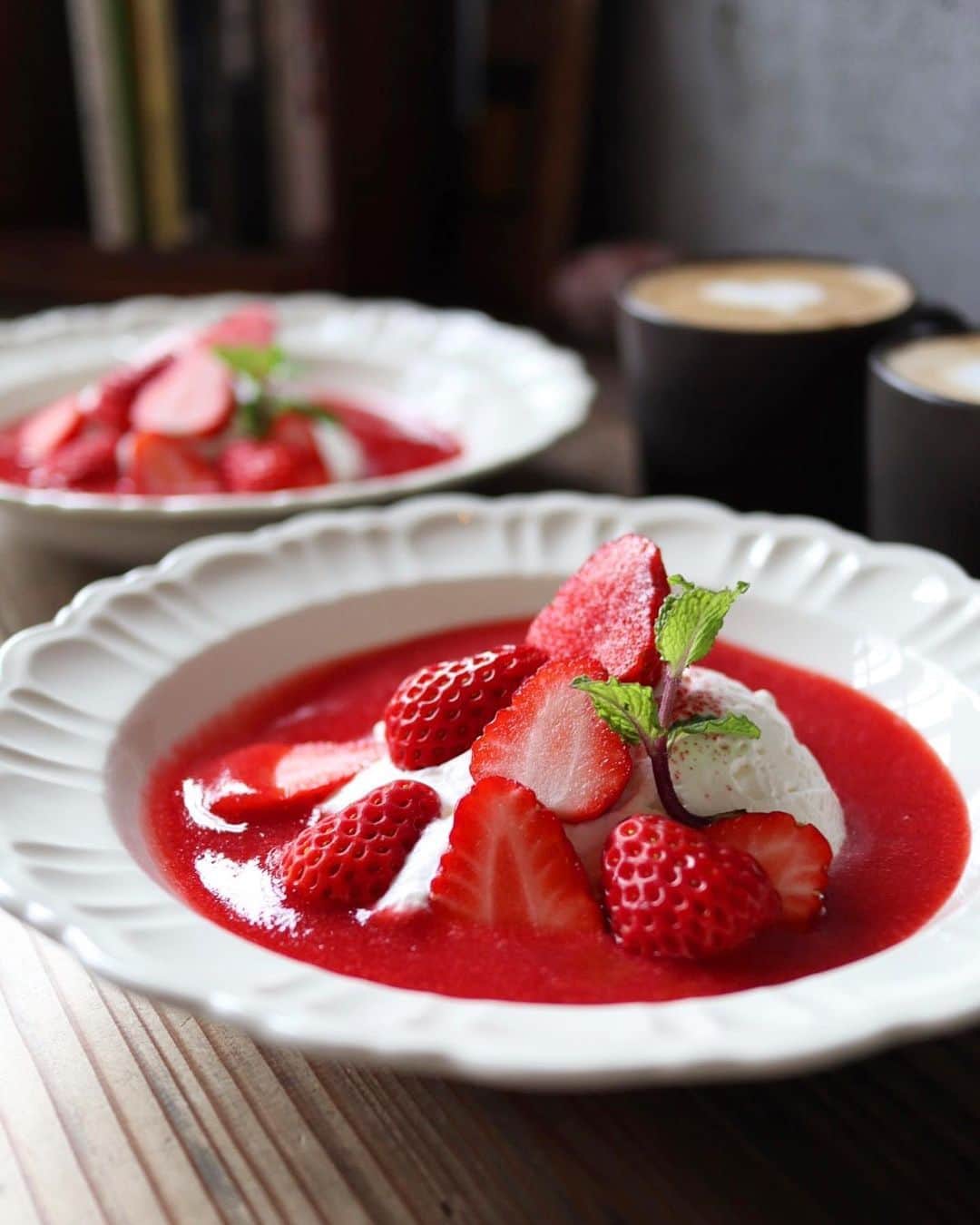 のインスタグラム：「【RETRIP×愛知🍓】 こちらは、愛知・岡崎にある「洋食喫茶もりねこコーヒー」です。こちらでいただくことができるのは、「苺のクレームダンジュ（980円）」です。「クレームダンジュ」は爽やかなフレッシュチーズの甘みを楽しめるフランス発祥のレアチーズケーキのことで、こちらではヨーグルトと生クリームで作った、自家製フロマージュブランをベースに作られているそう。フレッシュの苺のソースを添えられており、甘酸っぱく爽やかで口どけの良い一品になっています。今週末までの提供なので、気になる方はお早めにチェックしてみてくださいね。  [スポット情報] 📍住所：愛知県岡崎市竜泉寺町間に峯ケ平52 🚃最寄り駅：「美合駅」から徒歩約18分 🕐営業時間：11:00~19:00 🗓定休日：月・第一火 📝予約：○ ※投稿時の情報となります  ・  Photo by @rin.7469  ______________________________  全国で話題のスイーツを紹介しているアカウントです！ 他の投稿はこちらから！ >> @retrip_gourmet  ______________________________  RETRIPでは「おでかけ」に関する様々な情報を発信しています。ぜひ他のアカウントもチェックしてください！  .  ▼北海道地方の方におすすめ @retrip_hokkaido_  北海道のおでかけスポットを紹介 ▼関西の方におすすめ @retrip_osaka_  大阪のおでかけグルメスポットを紹介 @retrip_kyoto_  京都のおでかけスポットを紹介 @retrip_nagoya_  名古屋の話題のカフェを紹介 ▼九州の方におすすめ @retrip_fukuoka_  福岡のおでかけグルメスポットを紹介 ▼“旅行・お出かけ”を知りたい方におすすめ @retrip_korea_  韓国の話題のカフェを紹介 @retrip_news  最新のおでかけ情報を紹介 @retrip_nippon  日本の絶景を紹介 @retrip_global  海外の絶景を紹介 ▼“グルメ”を知りたい方におすすめ @retrip_gourmet  全国の話題のスイーツを紹介 @retrip_dinner  全国の話題のごはんを紹介 @retrip_cafe  全国のおしゃれなカフェを紹介  .  ▼RETRIP[リトリップ]のアプリは AppStore、GooglePlay「リトリップ」で検索！ プロフィールのURLからもダウンロードできます。  ______________________________  #retrip #retrip_groumet #リトリップ #カフェ好きな人と繋がりたい #スイーツ好き #スイーツ好きな人と繋がりたい #スイーツ好きな人とつながりたい #グルメ好きな人と繋がりたい #グルメ好き #グルメ好きと繋がりたい #かふぇすたぐらむ #instafood #カフェ巡り #もりねこコーヒー #モリネココーヒー #morinekocoffee #岡崎カフェ #岡崎ランチ #岡崎グルメ #岡崎スイーツ #愛知カフェ #愛知グルメ #愛知スイーツ #珈琲屋 #自家焙煎珈琲 #フクレームダンジュ #レアチーズケーキ #いちご #いちごスイーツ」