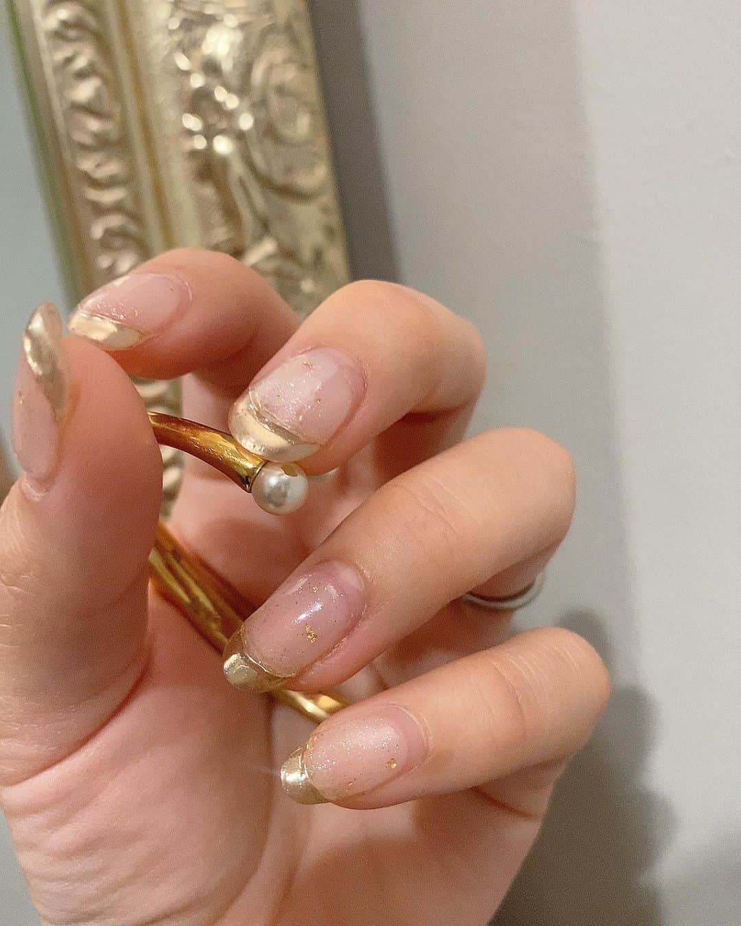 畠中清羅 のインスタグラム：「_  今回のnailはキラッキラ🩷 お気に入り。 指先って自分でも1番見えるところで 気になる場所だからいつも丁寧に 仕上げてくれることに感謝です🌸✨  次のデザインは何にしようかな..♡ 💅　 @d_nail_yamaguchi」