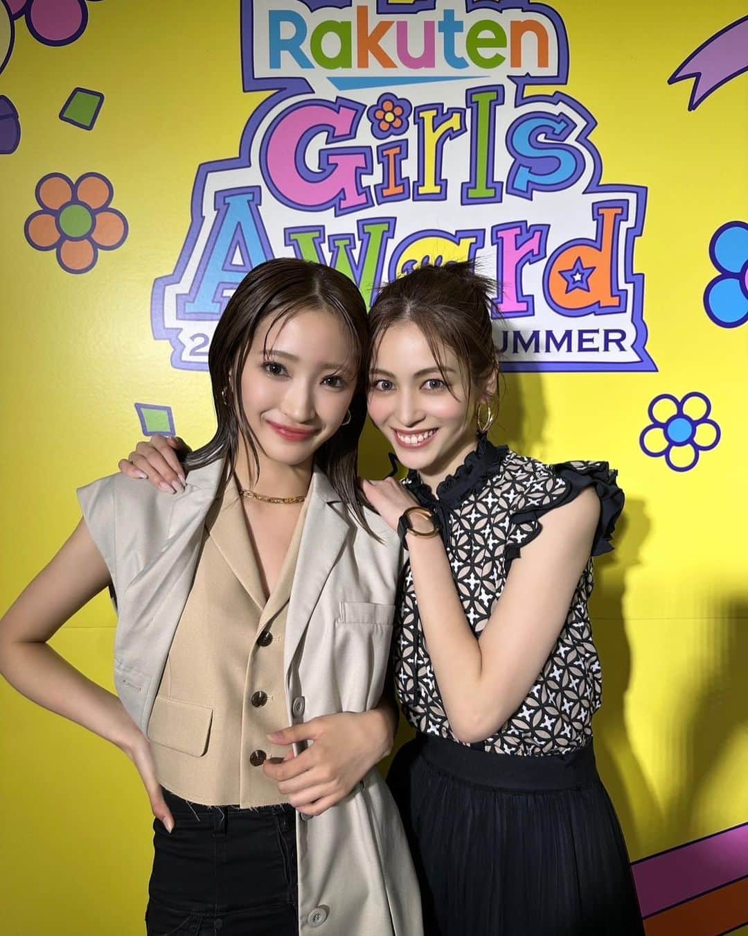 Girls²さんのインスタグラム写真 - (Girls²Instagram)「♡♡♡ ようかです！ ⁡ 先日のRakuten GirlsAward 2023 S/S ありがとうございました♡ ⁡ ''cool''なスタイルのランウェイと''ガーリー''なスタイルのランウェイどちらも歩けてとても楽しかったです❤️✨ そして事務所の先輩である藤井夏恋さんと同じステージを歩けて嬉しかったです🥹✨ 楓さん、藤井夏恋さん、お写真撮っていただきありがとうございました！！！！ ⁡ また出演出来ますように…✨ もっと美しくなれるように頑張りますっ❣️ ⁡ ⁡ 全く違う雰囲気の''私''どうですか？🤭 どっちがすき~？☺️💙🧡 ⁡ #Girls2 #ガールズガールズ #小川桜花」5月11日 21時08分 - girls2_official