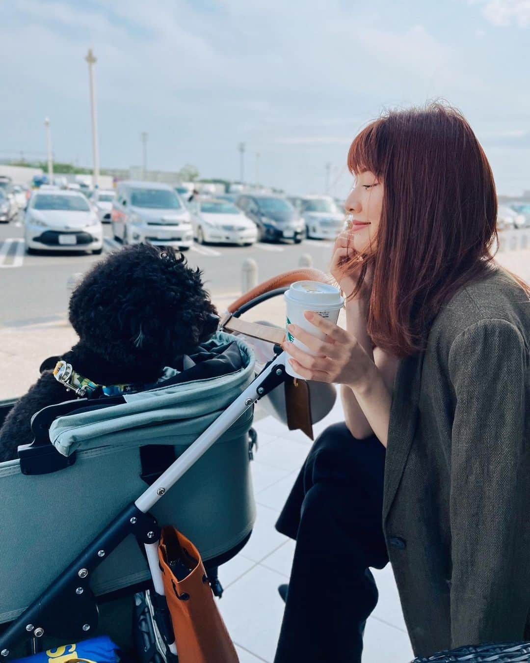 岡本杏理さんのインスタグラム写真 - (岡本杏理Instagram)「親戚のわんちゃんも一緒におでかけ🐶♡ 湘南クレープ食べに行ったよ〜」5月11日 21時16分 - anri_okamoto