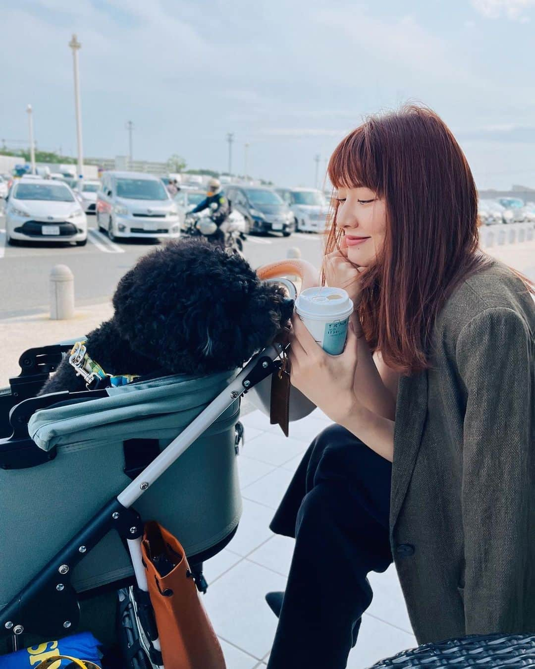 岡本杏理さんのインスタグラム写真 - (岡本杏理Instagram)「親戚のわんちゃんも一緒におでかけ🐶♡ 湘南クレープ食べに行ったよ〜」5月11日 21時16分 - anri_okamoto