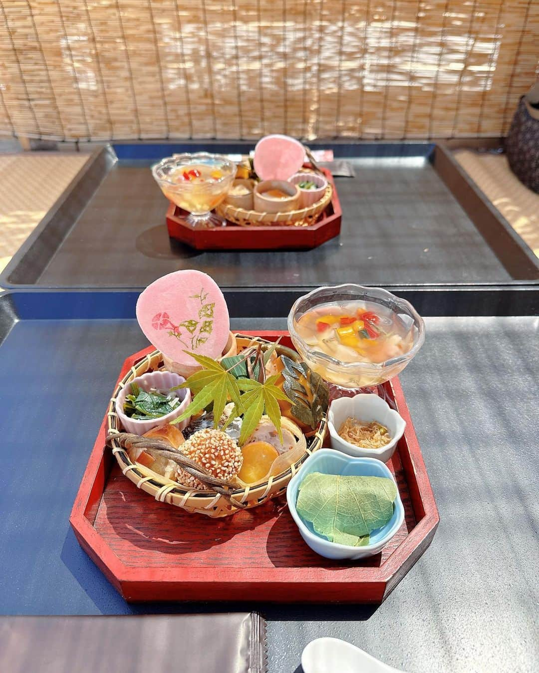 松原伊予菜のインスタグラム：「🎐🍵🍡  ▪︎割烹露瑚 床ランチ🍱 ▪︎雲ノ茶カフェ チーズケーキ🧀☁️ ▪︎coffeebaceBnA ブラックラテ🖤☕️  #露瑚#床#kyoto#京都#床ランチ#鴨川#川床#割烹露瑚#京都カフェ#cafe#河原町カフェ#河原町#カフェ#京都カフェ巡り#京都旅行#京都観光#京都ランチ#京都グルメ#kyoto#kyotocafe#kyotolunch#雲ノ茶カフェ#チーズケーキ#coffeebacebna#ブラックラテ#カフェラテ#ブラックコーデ#モノクロコーデ#韓国ファッション#先斗町」