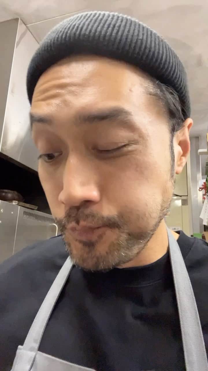 内田朝陽のインスタグラム：「#エスカルゴバター #ガーリックトースト #🧄 #朝陽飯 #cheet #foodie  #foodporn  #food #あさひめし」
