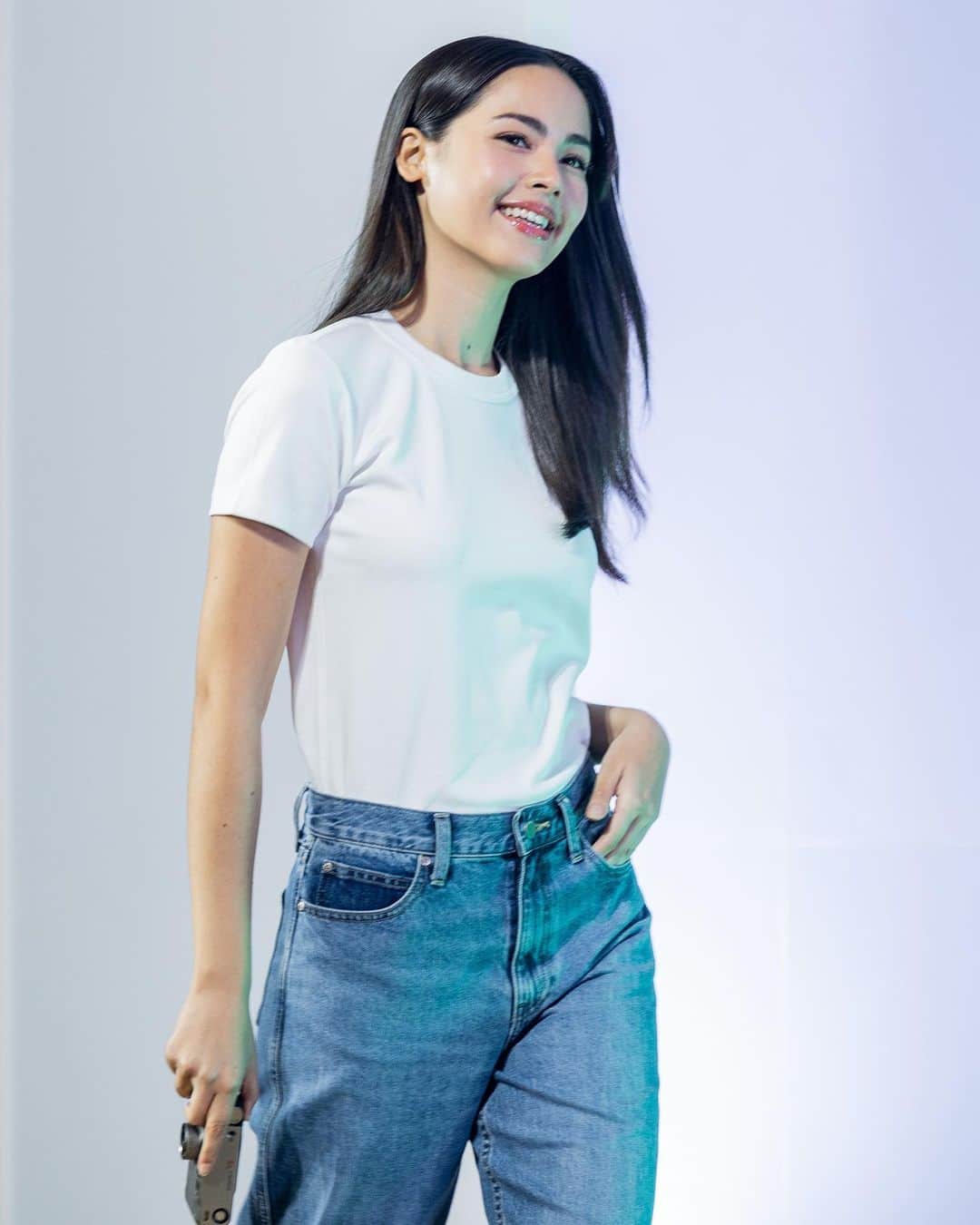 ウッラサヤー・セパーバンのインスタグラム：「ความเรียบง่ายที่ไม่ธรรมดา = Uniqlo T-Shirt :) effortless, timeless… essential!!」