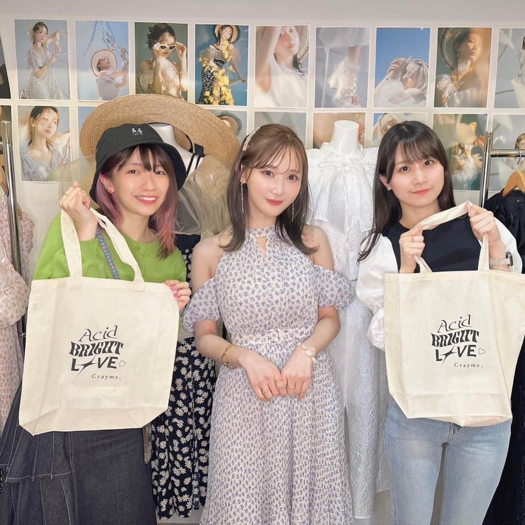 ぱいぱいでか美のインスタグラム：「Crayme,展示会♡ . 菅野結衣さんのブランド、Crayme,の展示会行ってきました！ 今回も結以さんの作るお洋服が 気高くて美しくてとても迷いました……！ way職人すぎてほぼ全ての服のいろんな部分の開閉とか コーデのパターンとか教えて頂いた😳！ 届くのが楽しみです📦🤍  八木ちゃん急に誘ったのにきてくれてありがと😭🫶🏻 東京の生活ちゃんと楽しんでてとても微笑ましいです！笑 もっと染まっていこうな🗼 . #crayme #菅野結衣 さん #八木沙季 ちゃん #でか美ちゃん」