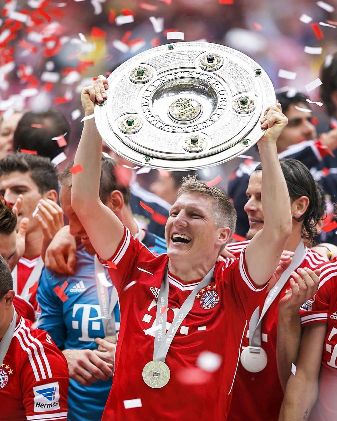 バスティアン・シュヴァインシュタイガーのインスタグラム：「On this day in 2️⃣0️⃣1️⃣3️⃣ Triple Part I 🏆⚽ @bundesliga」