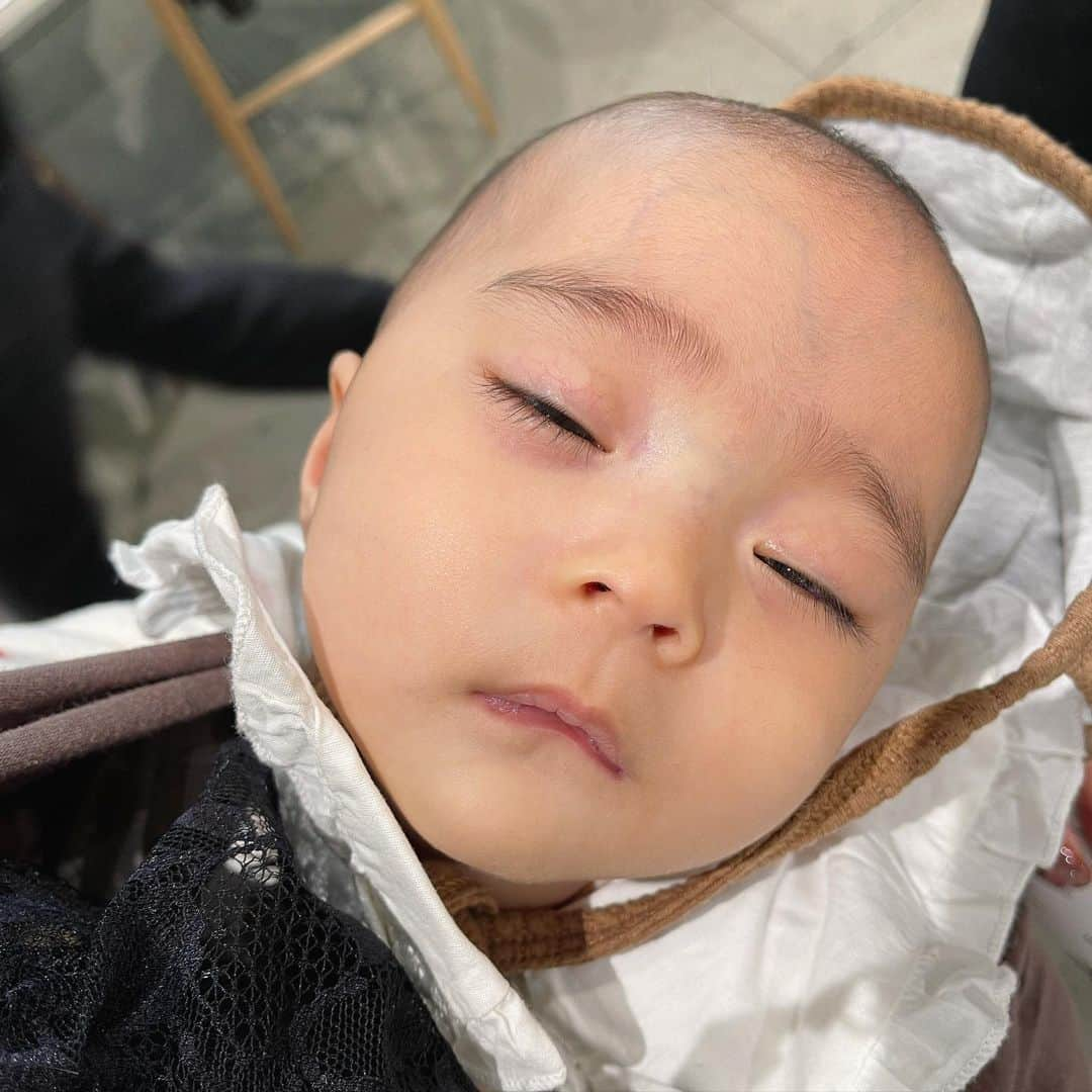 神田咲凛さんのインスタグラム写真 - (神田咲凛Instagram)「スリーピングベイビー👶🏻 おめめとおくち開きがち👀👅  . . . . . . . . . . . . . . . . . . . . #赤ちゃんのいる生活 #赤ちゃんのいる暮らし #赤ちゃんコーデ #赤ちゃん服#赤ちゃんがいる生活 #令和4年ベビー #生後6ヶ月女の子 #新米ママ#新米ママと繋がりたい#新米ママ#新米ママと繋がりたい #ワンオペ#ワンオペ育児 #ママライフ#女の子ママ#5ヶ月ベビー　#成長記録#7ヶ月ベビー」5月11日 21時32分 - t12345vxq