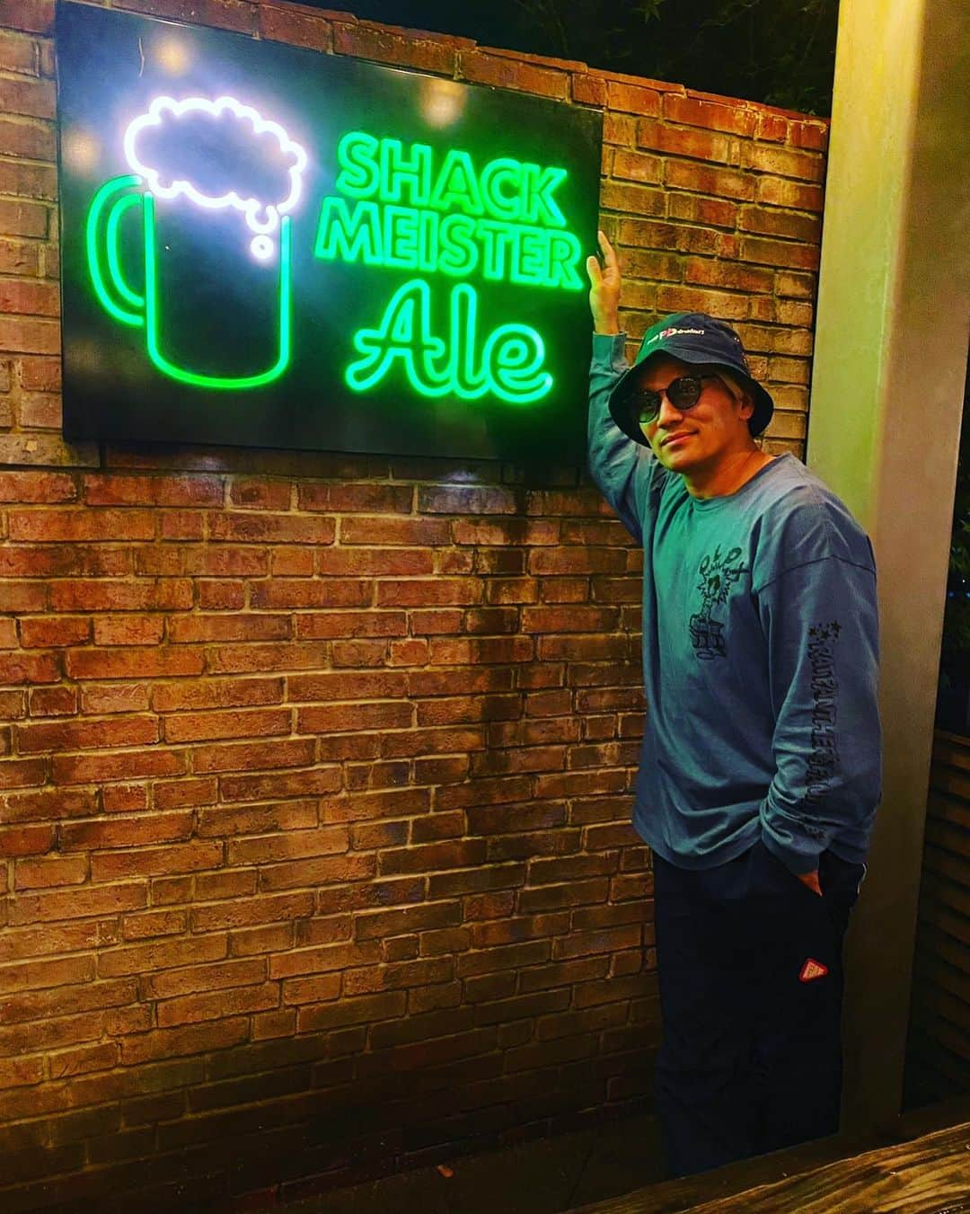 進祐哉さんのインスタグラム写真 - (進祐哉Instagram)「純に誘われてシェイクシャックの試食会へ。  SHAKE SHACK ×  La Cime  和の食材が入ったバーガーめちゃくちゃ美味しかった🍔🔥  都内は外苑いちょう並木店で5月27日1日限定販売みたいです👏  #シェイクシャック  #シェフコラボ  @shakeshackjpn」5月11日 21時41分 - susumu.0114