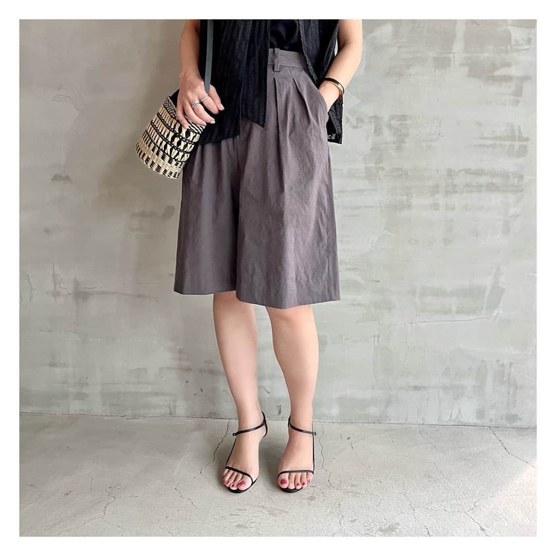エリオポールのインスタグラム：「2023 Summer Collection  the Editor PT(bio linen Bermuda)  31.900yen / HÉLIOPÔLE   Ref: 13003052066HN Color: Brown Siz: 36. 38  店舗にてお電話による通販対応も承っております。  HELIOPOLE代官山店  03 3770 6438  HELIOPOLE 札幌店  011 209 5455  HELIOPOLE 広島店  082 542 7033   @heliopole_official #HELIOPOLE  #エリオポール」