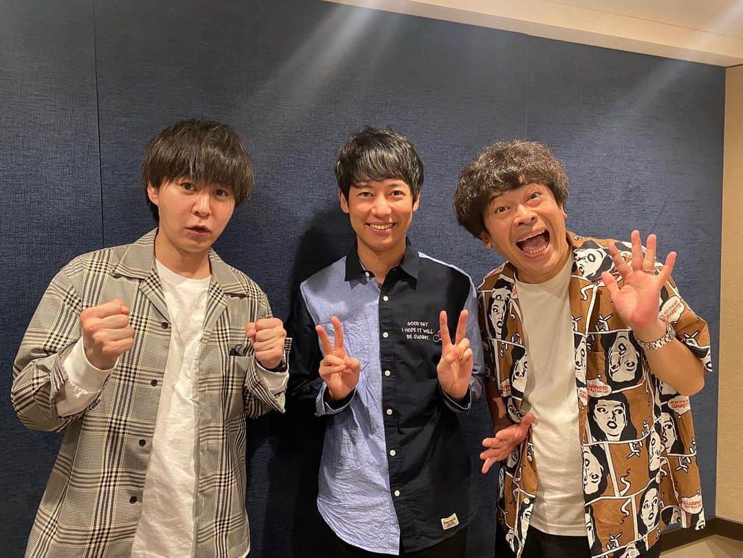 松阪ゆうきさんのインスタグラム写真 - (松阪ゆうきInstagram)「毎週日曜日 絶賛放送中📻  松阪ゆうき念願のレギュラーラジオ番組 『松阪ゆうきのスマイルラジオ📻』  今月5月は、  第1,2週目に 岐阜県出身お笑いコンビ 『流れ星⭐︎』のお2人。  更に4週目のゲストは NHK紅白歌合戦19回出場を誇る大先輩 『香西かおり』さんをお迎えしてお送りします！  毎週日曜日 朝5:00〜5:30  山形放送📻 15:30〜16:00  ぎふチャン📻  ぜひ聴いてね♪  今はradikoというアプリで 全国のラジオが聴ける時代ですので 対象地域にお住まいの皆さまもぜひ🙏  皆さまからの メッセージも募集中です‼️  6月のテーマは、梅雨入りという事で 『あなたの傘事情☂️』 ぜひ皆さまのエピソードお待ちしています😁  宛先は ✉️smile@subaradi.com   またお便りの方は  〒153-0051 東京都目黒区上目黒3-16-1-4階 『松阪ゆうきのスマイルラジオ』係まで  ぜひ❣️ ゆうきを出してお送り下さい（笑） お待ちしています😁  ゆうき♪  #松阪ゆうき  #スマラジ  #香西かおり さん #nhk紅白歌合戦  #nhk紅白  #紅白歌合戦  #流れ星 さん #ぎふチャン  #山形放送  #radiko  #聴いてね」5月11日 21時45分 - matsuzaka_yuuki