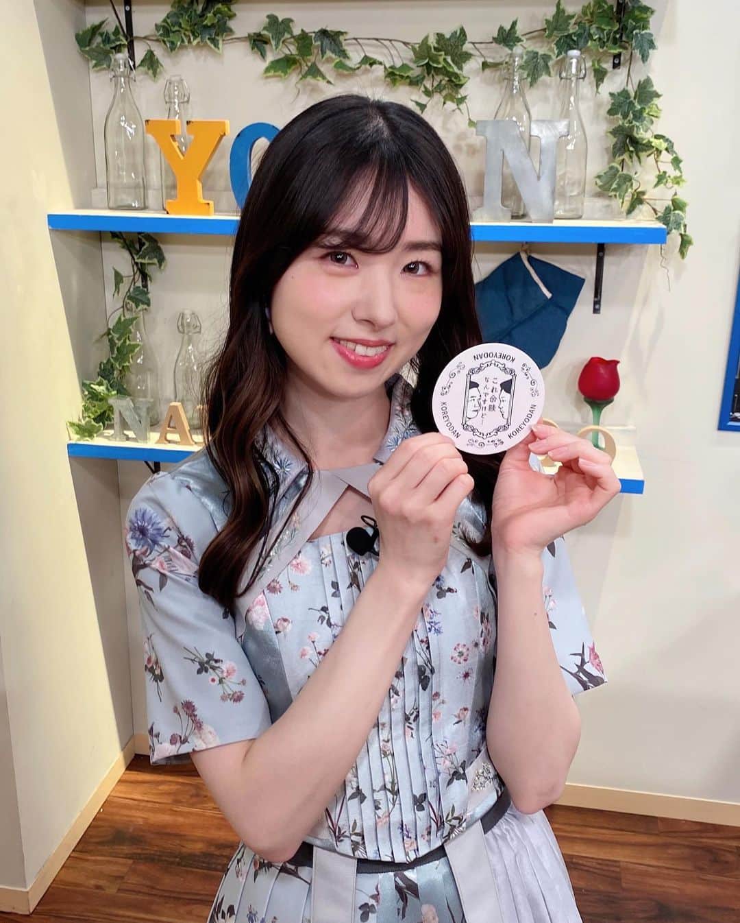 のインスタグラム：「☕️ . これ余談なんですけど…ありがとうございました✨ まさか駅弁から話を広げていただけるなんて🤭 嬉し楽しかったです♪  楽屋周りに沢山パンダがいました🐼癒された♡ . . #これ余談なんですけど #コースター #パンダ #オフショット #AKB衣装」
