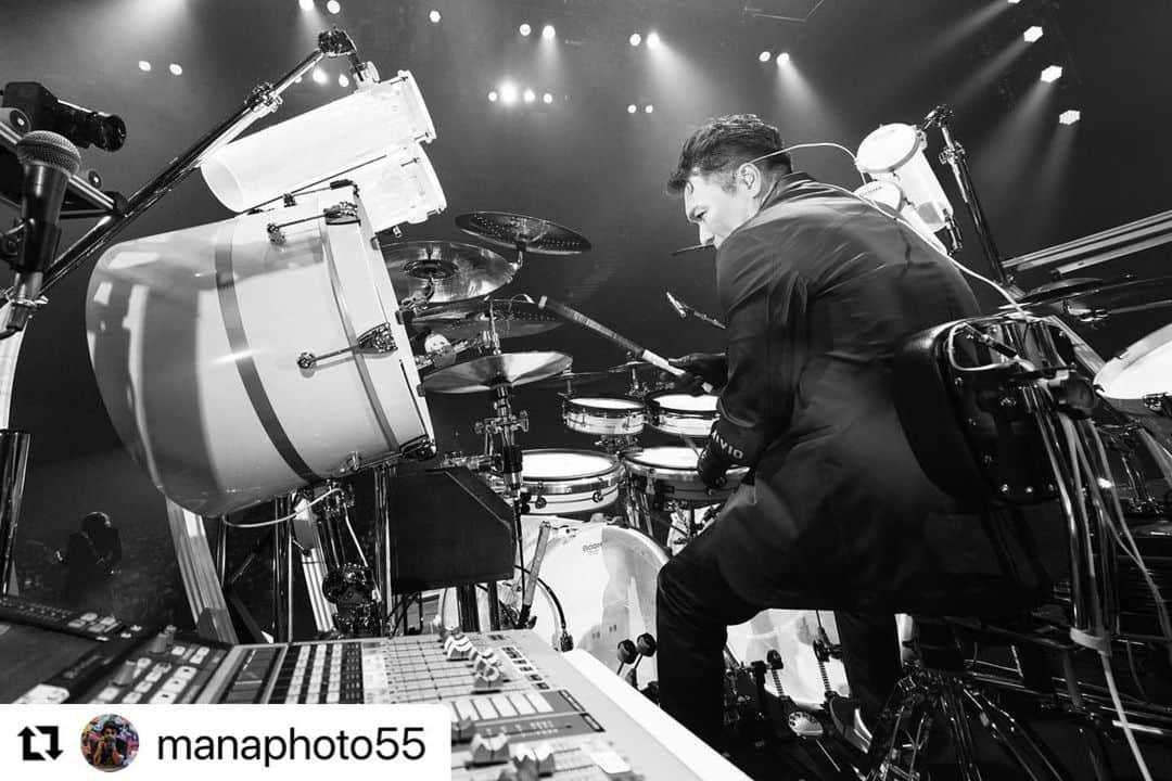 真矢さんのインスタグラム写真 - (真矢Instagram)「かっこいい写真をありがとうございます✨😆✨  #Repost @manaphoto55 with @use.repost ・・・ . LUNA SEA 30th Tour -CROSS THE UNIVERSE-GRAND FINAL 2022年1月9日 at さいたまスーパーアリーナ Model: @331shinya  Location：#埼玉スーパーアリーナ camera : #canonr5  lens : #ef16_35mm . 今月の27.28も調布でライブあります✨ . . #真矢  #ドラム #ドラマー #lunasea  #lunasea好きな人と繋がりたい  #ルナシー #ルナシーライブ  #drum  #drumlife  #drummer #drummerlife  #ライブ #ライブ撮影」5月11日 21時49分 - 331shinya