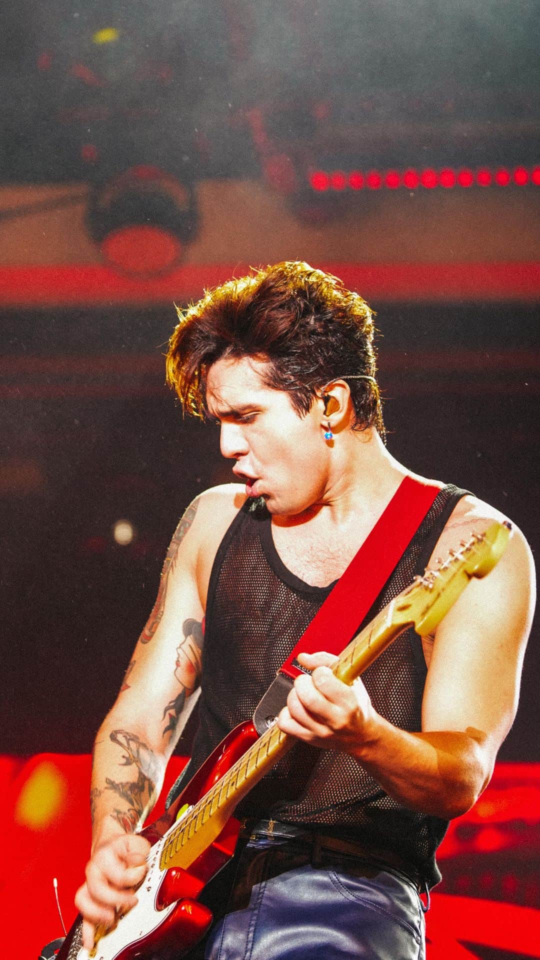 ルアン・サンタナのインスタグラム：「Se eu não conseguir dormir, não é cafeína. É culpa do @luansantana 👑  Então, já marca na sua agenda: no dia 02 de julho, o Estádio Serra Dourada vai presenciar uma chuva de hits. 💥  🎟️ Garanta o seu lugar ao som: totalacesso.com   #PremiereVillaMix #VillaMix」