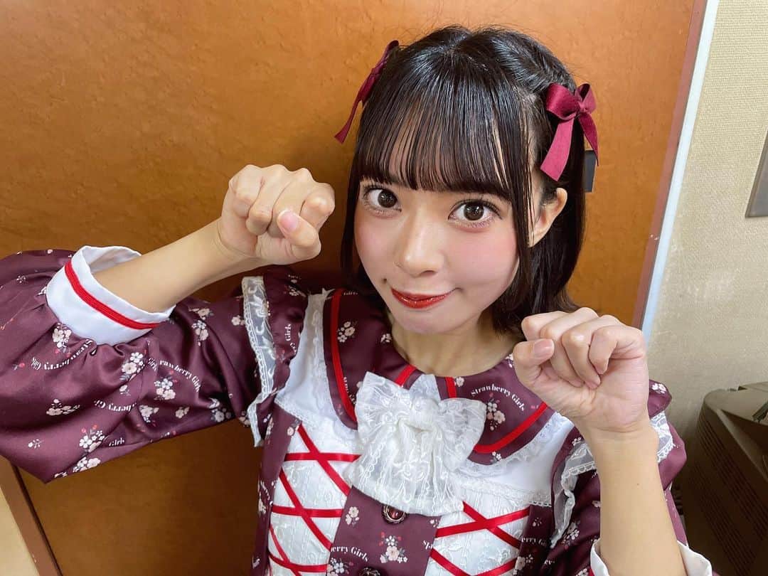 山田寿々のインスタグラム：「. ⁡ ⁡ ⁡ 🍫チョコ衣装🍫 ⁡ １月にお披露目されたこの衣装 みんなの前で着る回数も残り１回になった🥺 ⁡ 次の衣装も楽しみにしてて☾ ⁡ ⁡ #アイドル #アイドル衣装 #ボブ #ボブアレンジ #外ハネボブ」